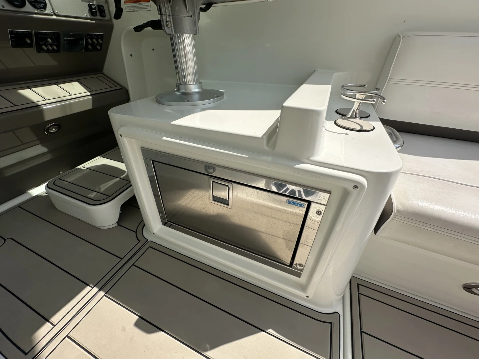 2008 Cruisers Yachts 390 SPORTS COUPE Image Thumbnail #18