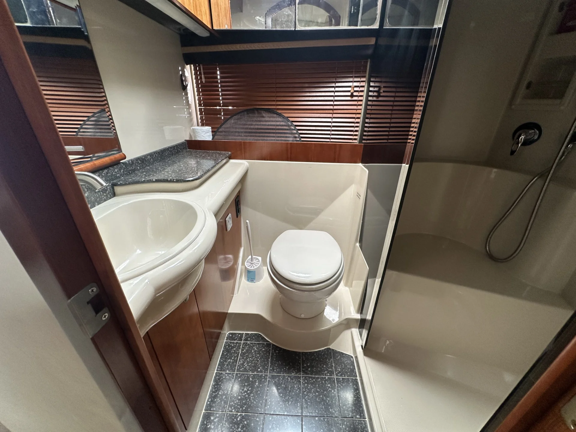 2008 Cruisers Yachts 390 SPORTS COUPE Image Thumbnail #59