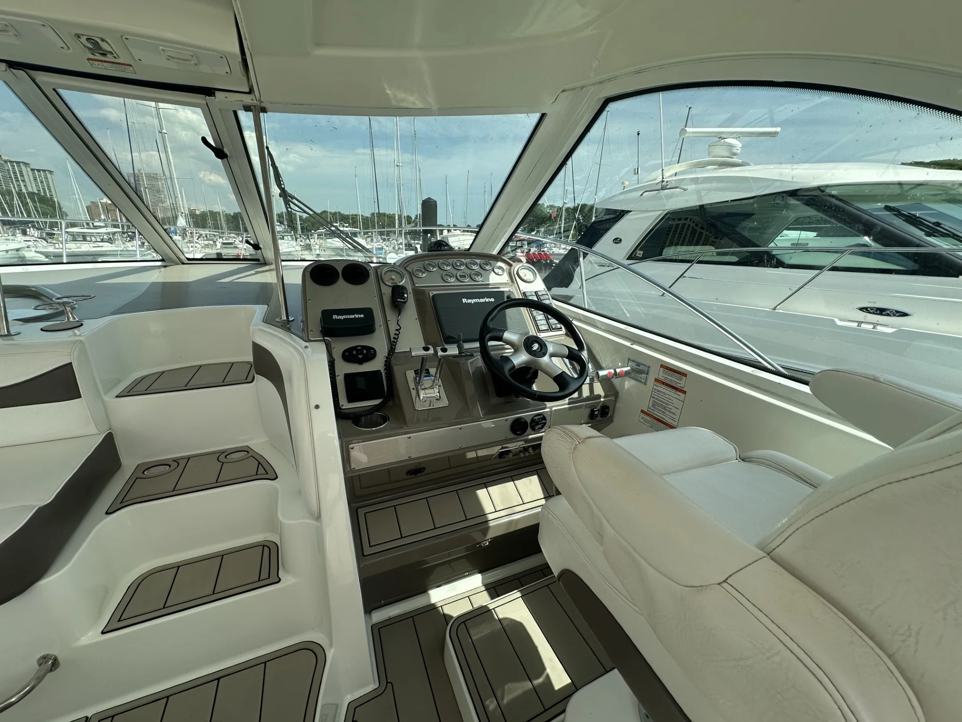 2008 Cruisers Yachts 390 SPORTS COUPE Image Thumbnail #19