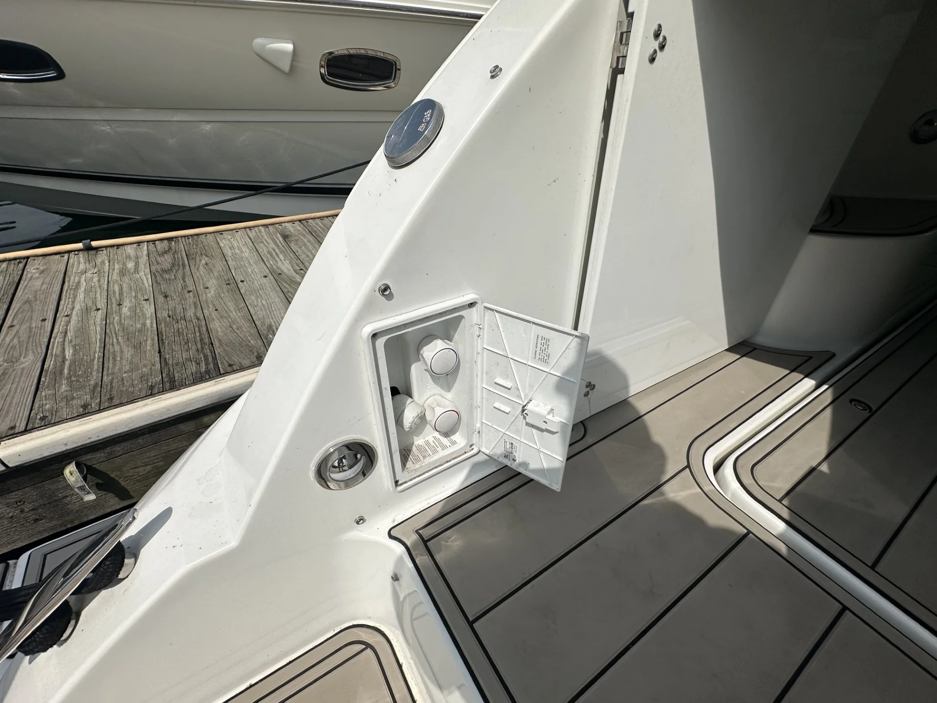 2008 Cruisers Yachts 390 SPORTS COUPE Image Thumbnail #10