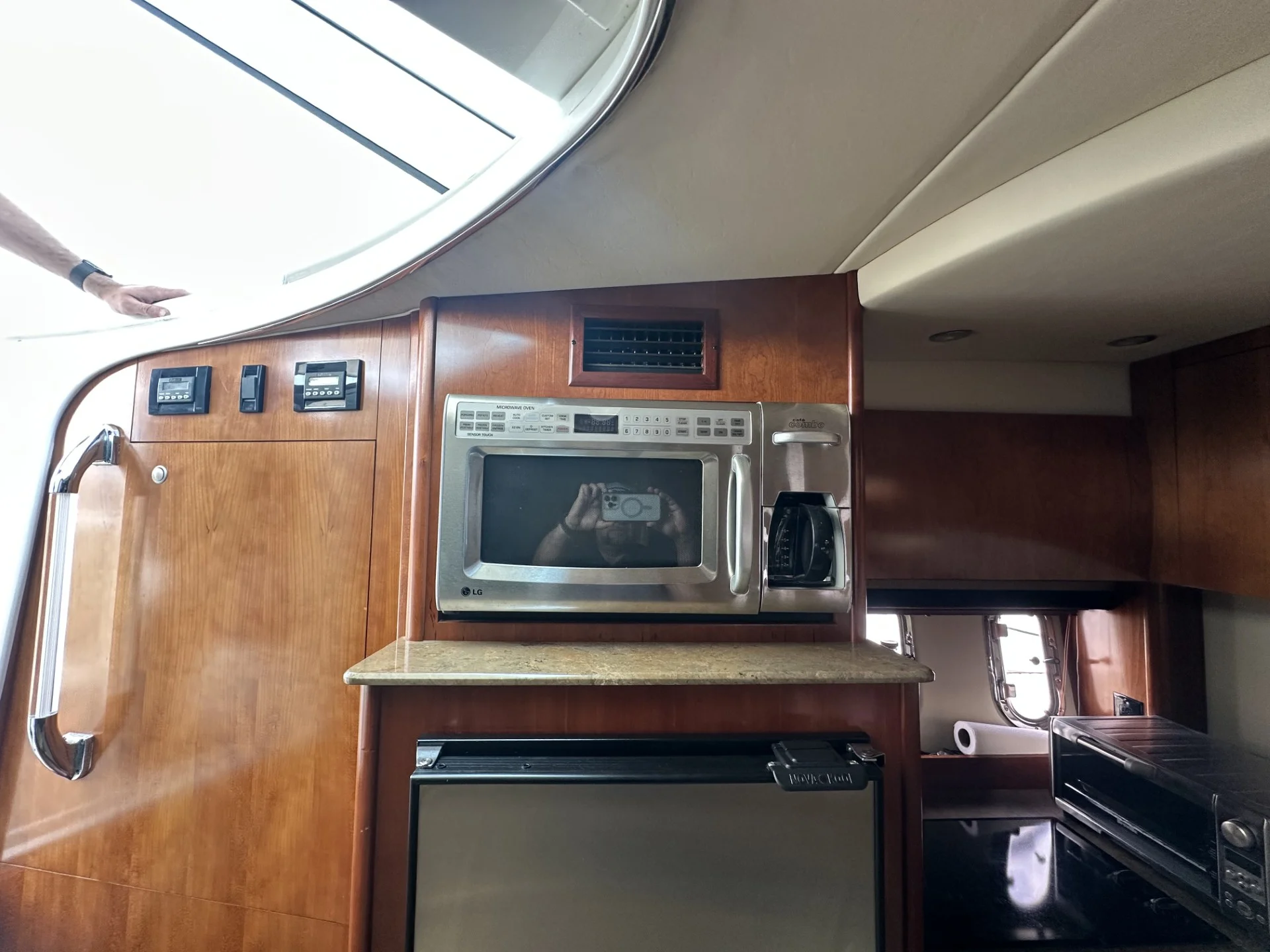 2008 Cruisers Yachts 390 SPORTS COUPE Image Thumbnail #50