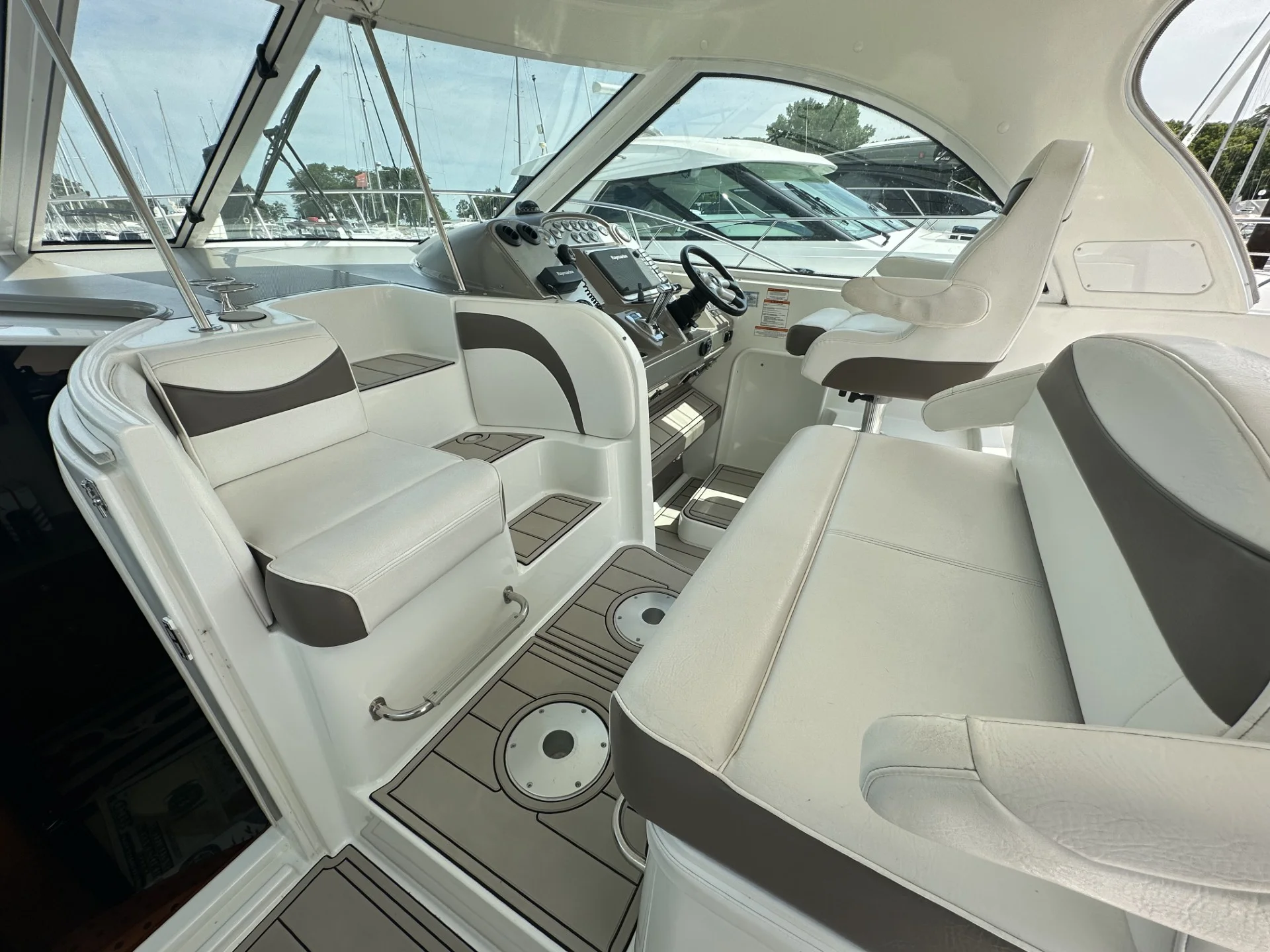 2008 Cruisers Yachts 390 SPORTS COUPE Image Thumbnail #17