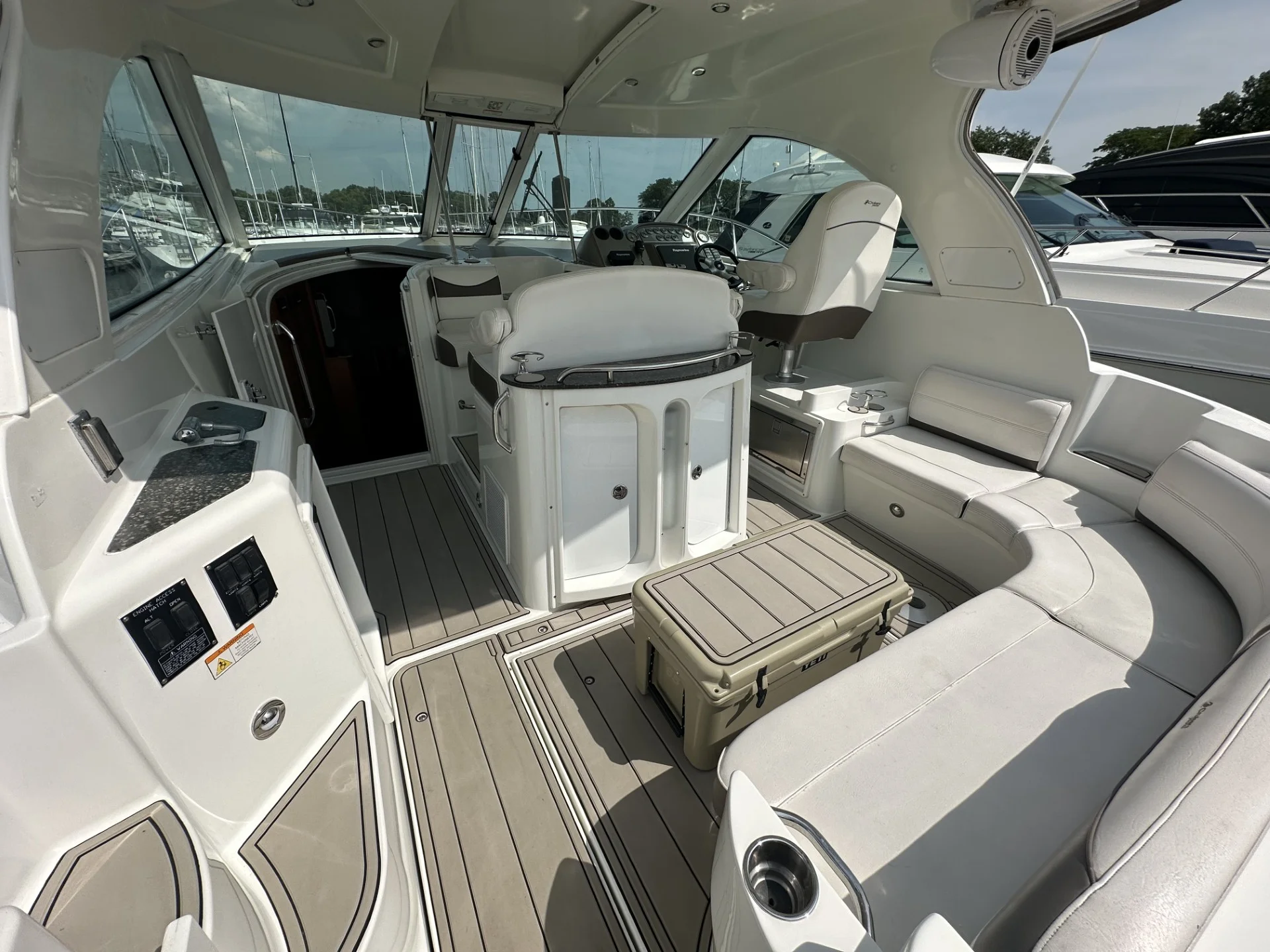 2008 Cruisers Yachts 390 SPORTS COUPE Image Thumbnail #15