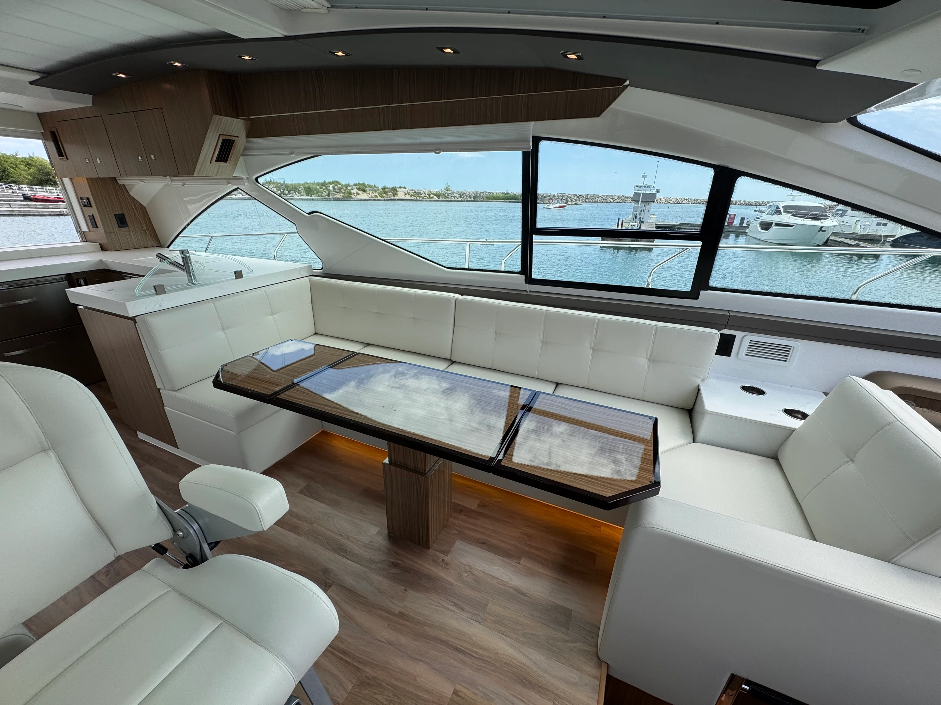 2025 Cruisers Yachts 60 CANTIUS Image Thumbnail #19