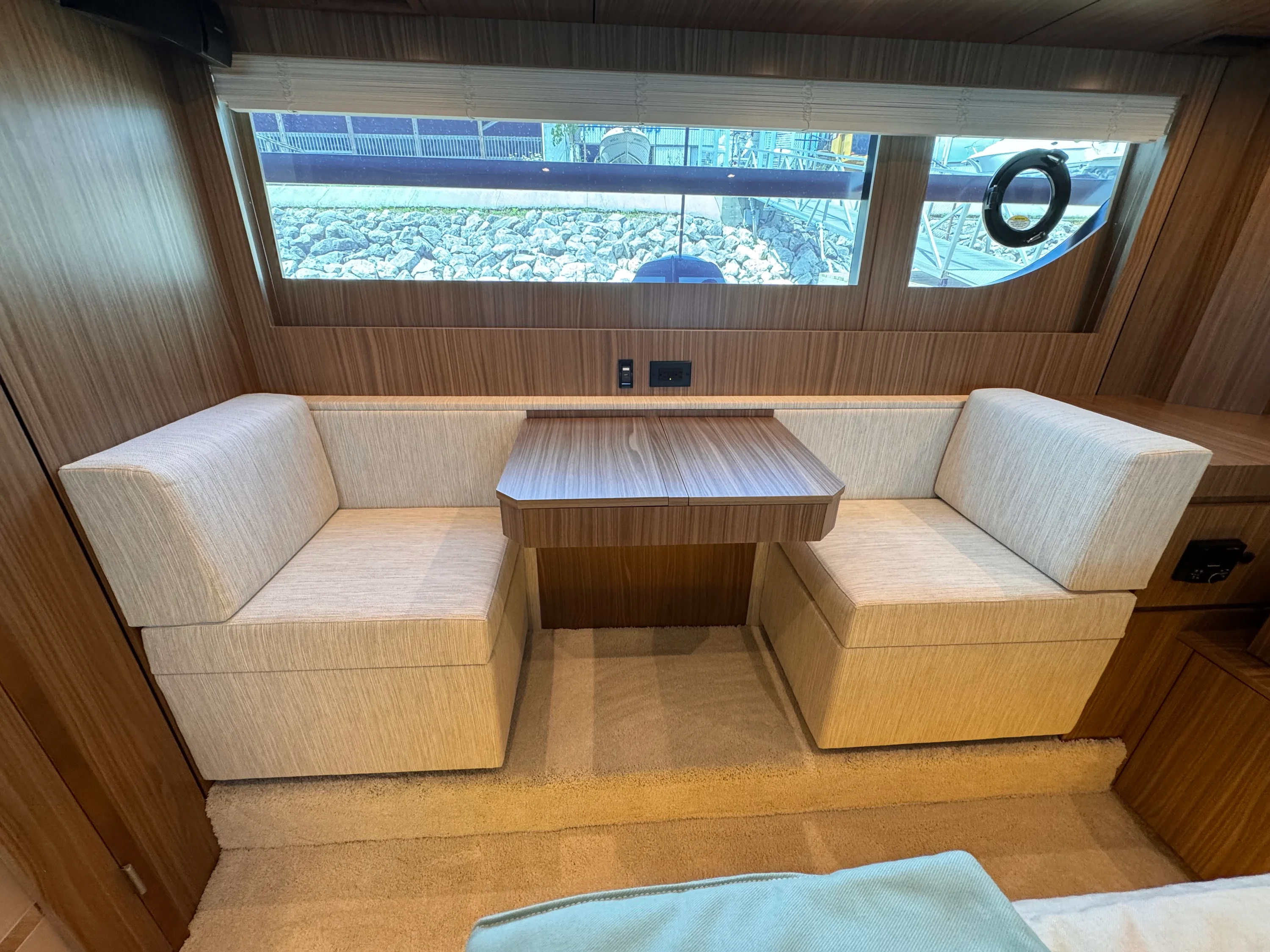 2025 Cruisers Yachts 60 CANTIUS Image Thumbnail #38