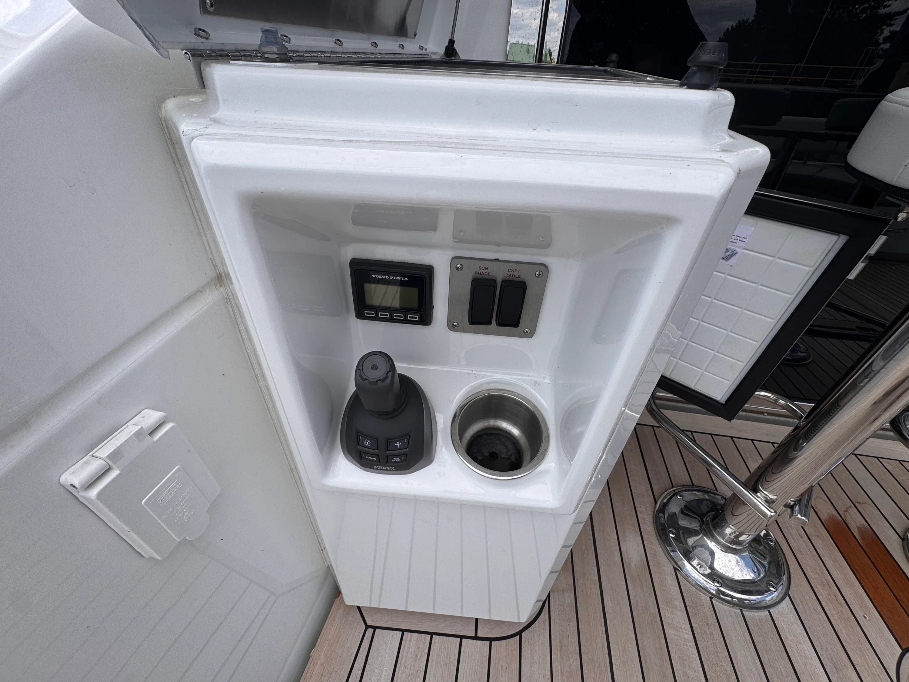 2025 Cruisers Yachts 60 CANTIUS Image Thumbnail #9