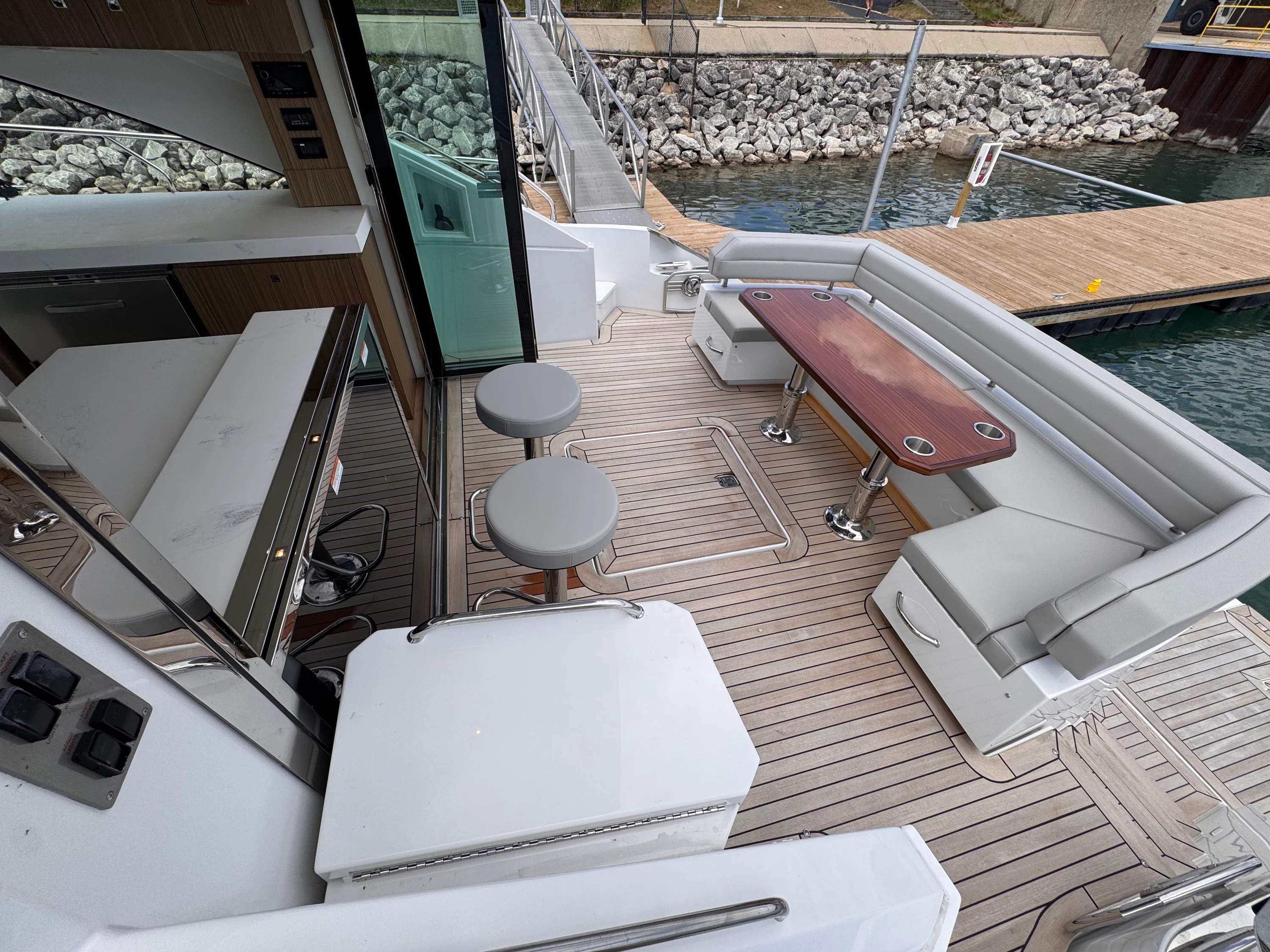 2025 Cruisers Yachts 60 CANTIUS Image Thumbnail #5