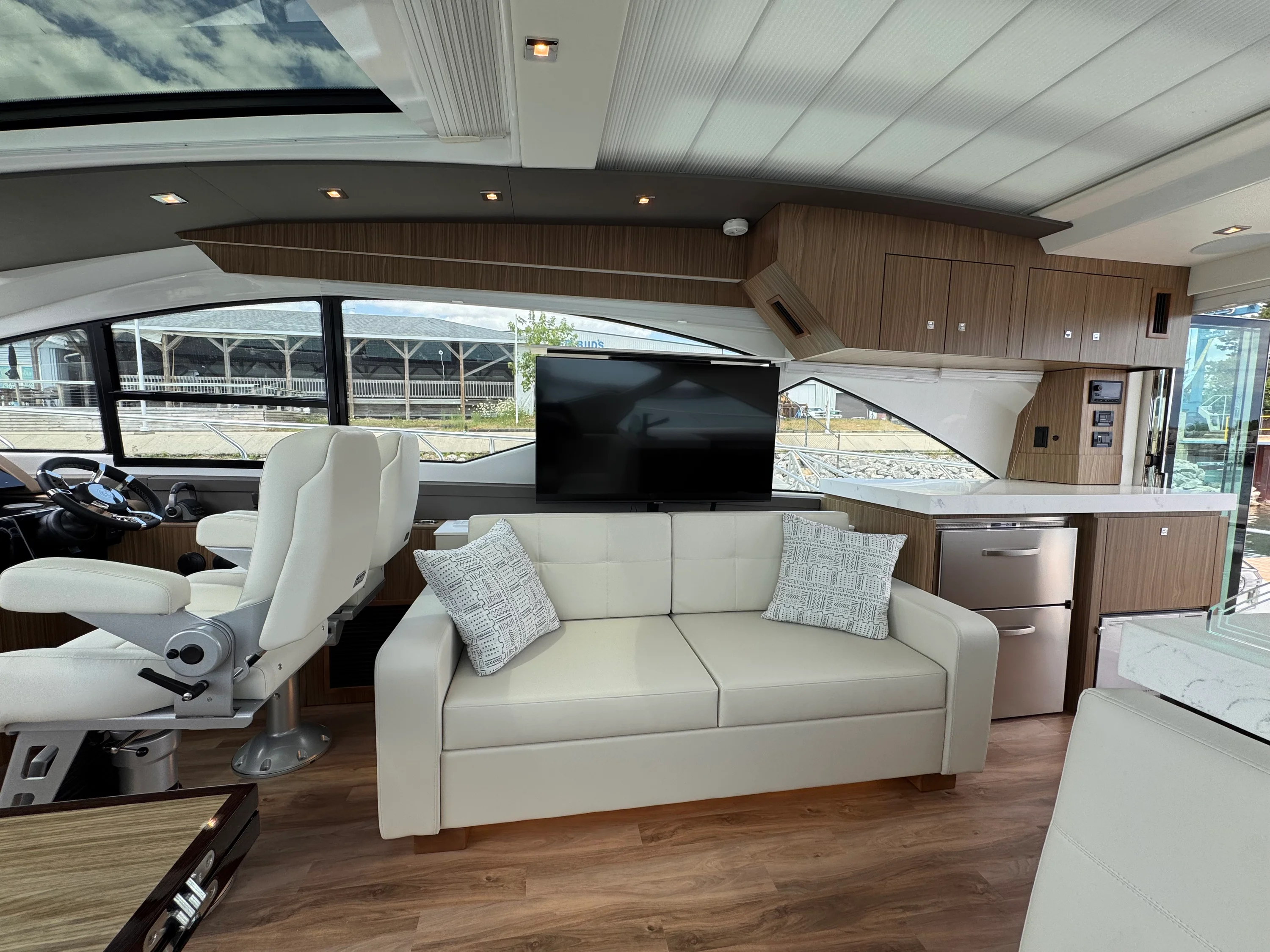2025 Cruisers Yachts 60 CANTIUS Image Thumbnail #20