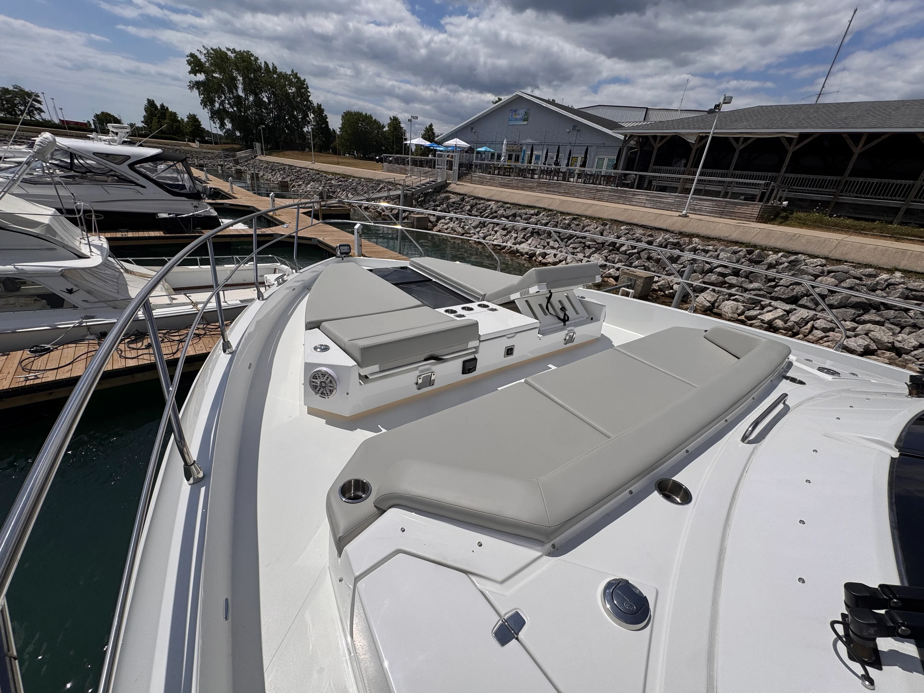 2025 Cruisers Yachts 60 CANTIUS Image Thumbnail #54