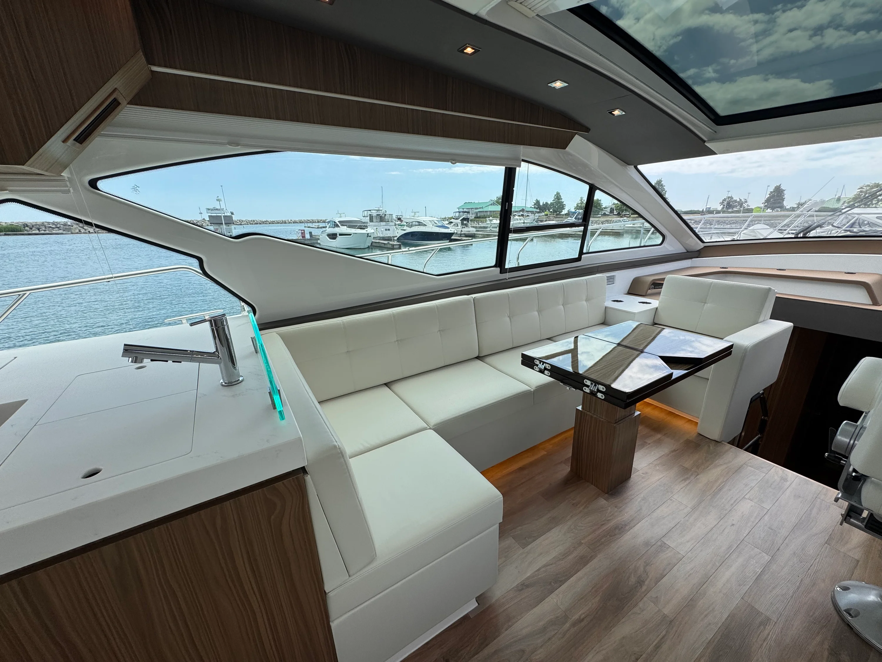 2025 Cruisers Yachts 60 CANTIUS Image Thumbnail #18