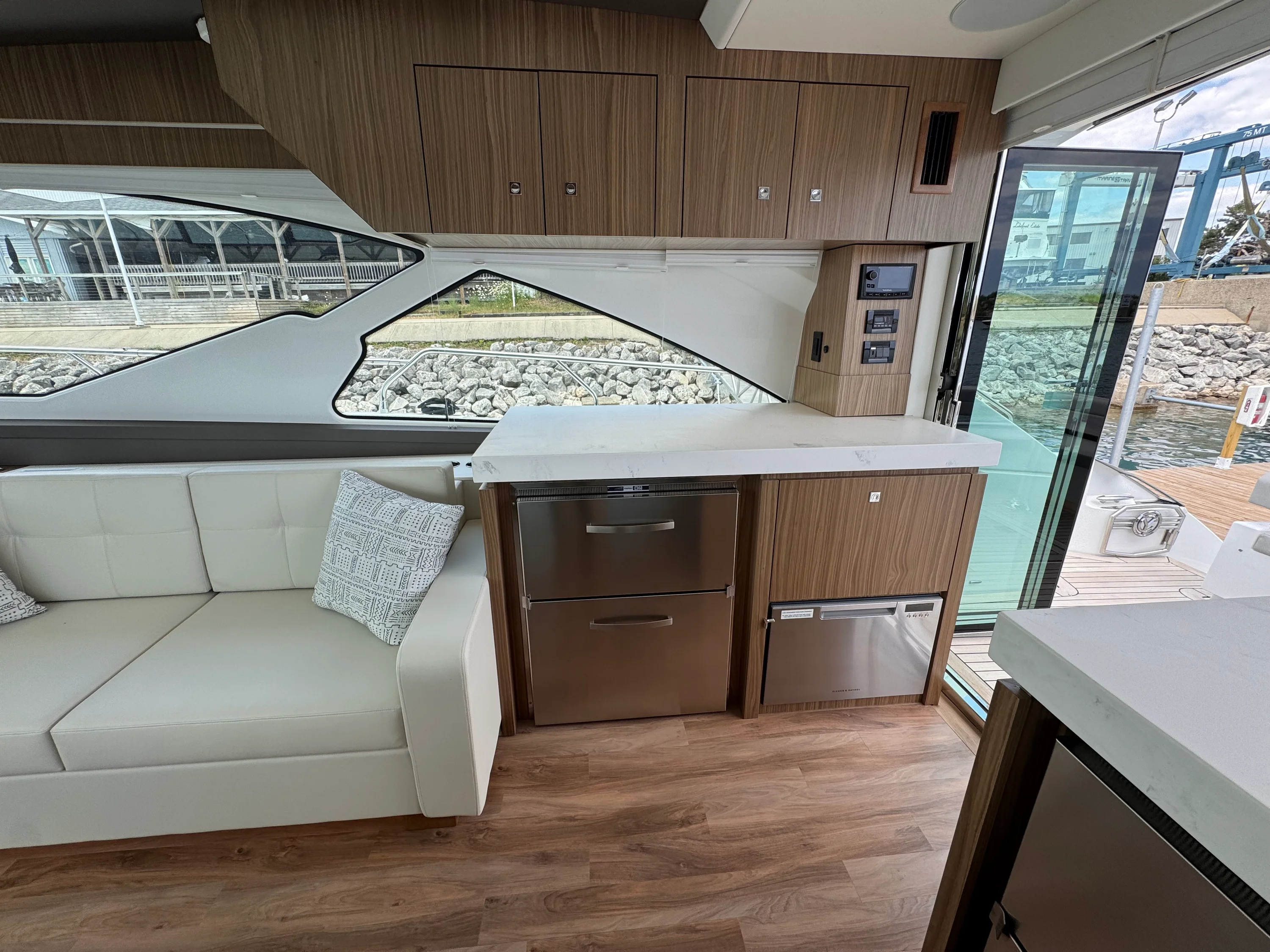 2025 Cruisers Yachts 60 CANTIUS Image Thumbnail #16