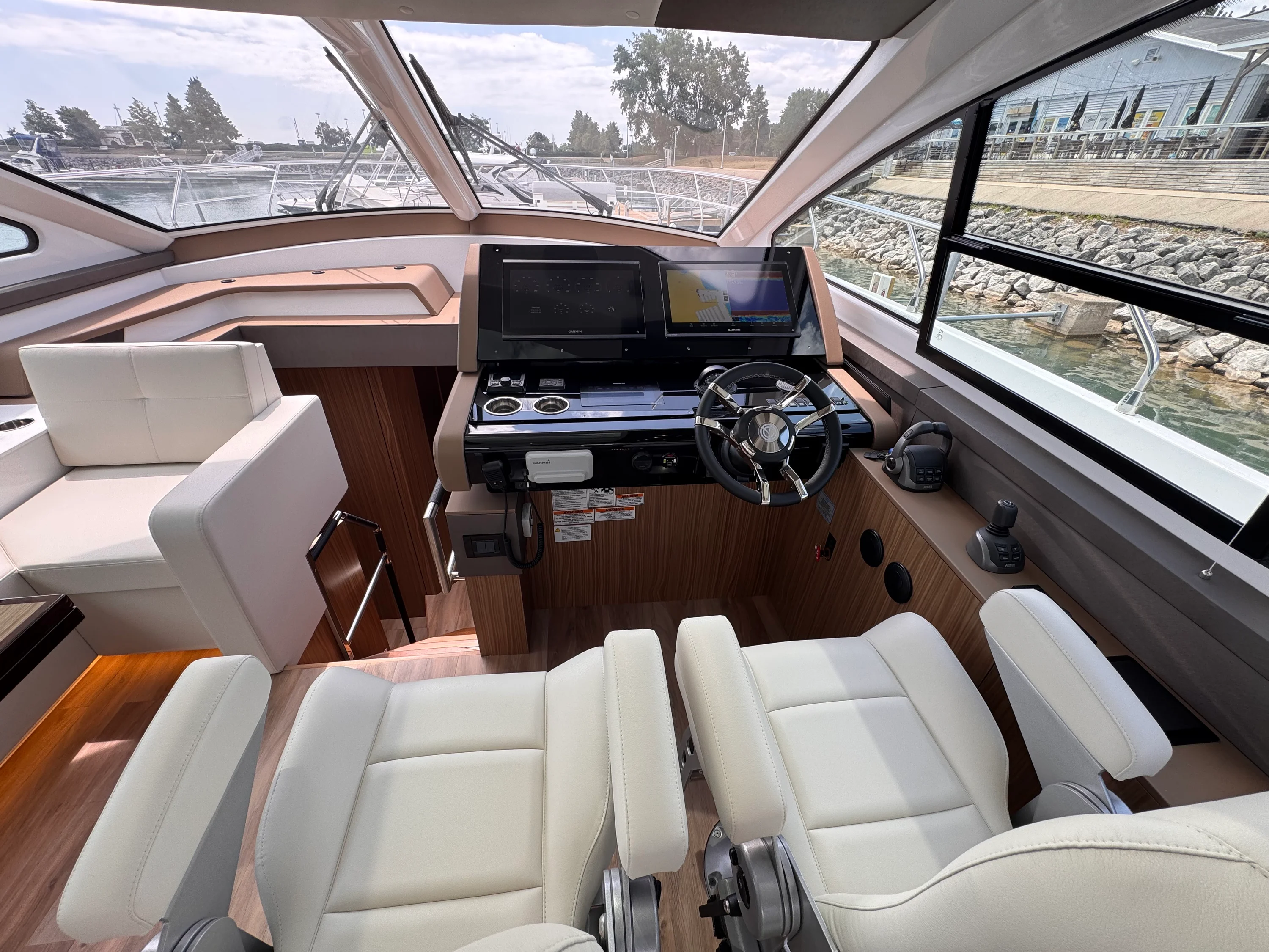 2025 Cruisers Yachts 60 CANTIUS Image Thumbnail #21