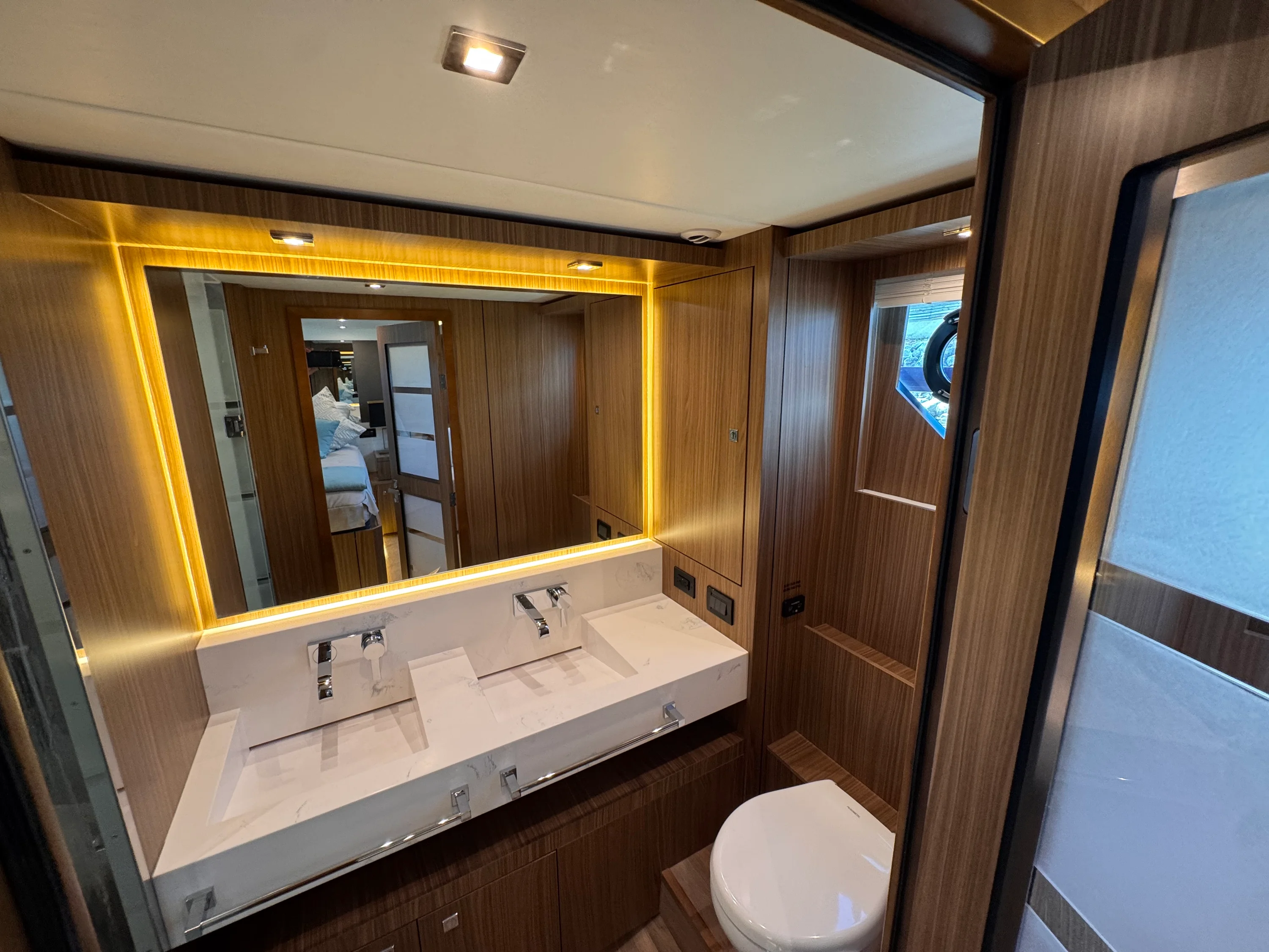 2025 Cruisers Yachts 60 CANTIUS Image Thumbnail #40
