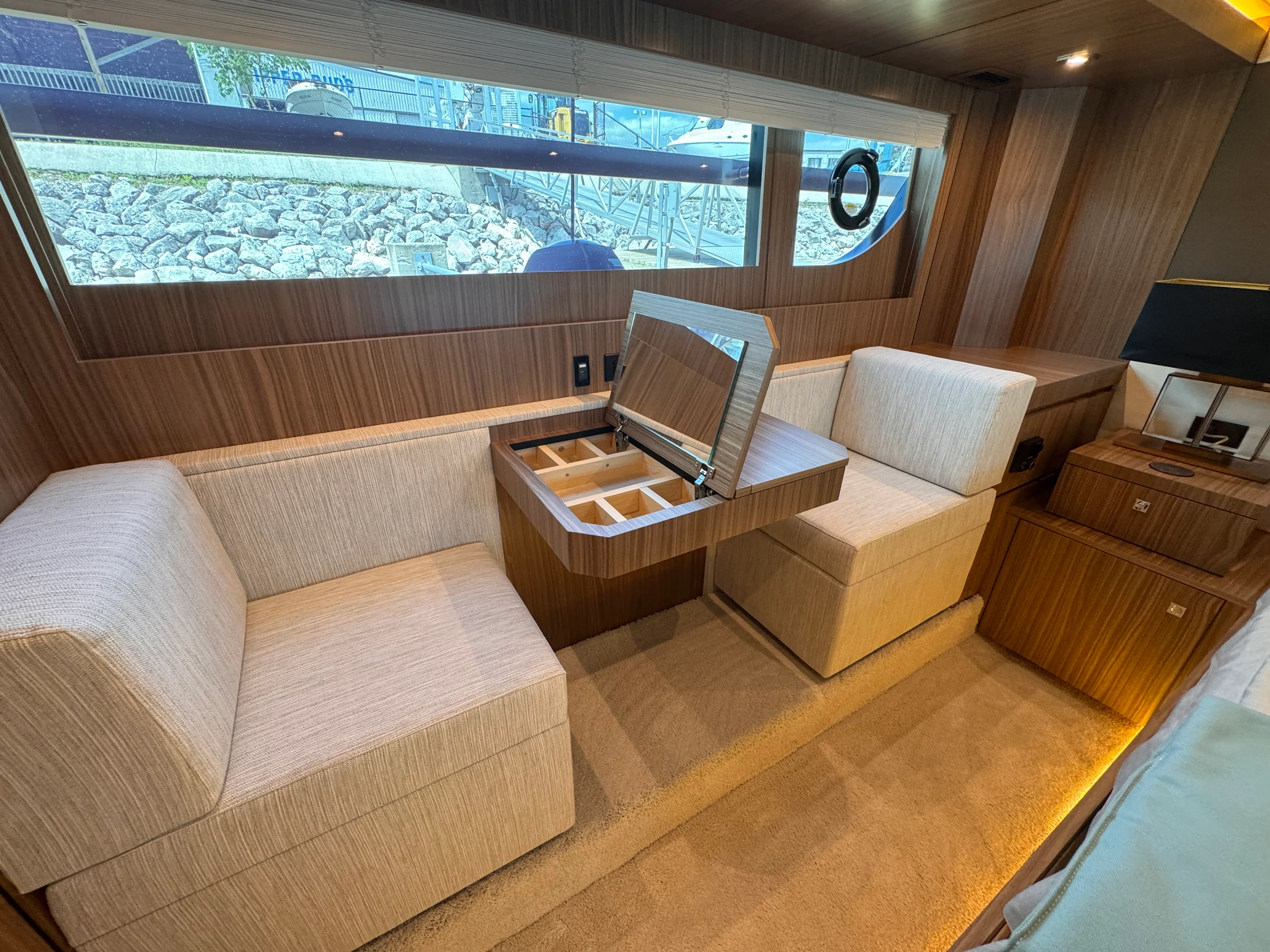 2025 Cruisers Yachts 60 CANTIUS Image Thumbnail #39