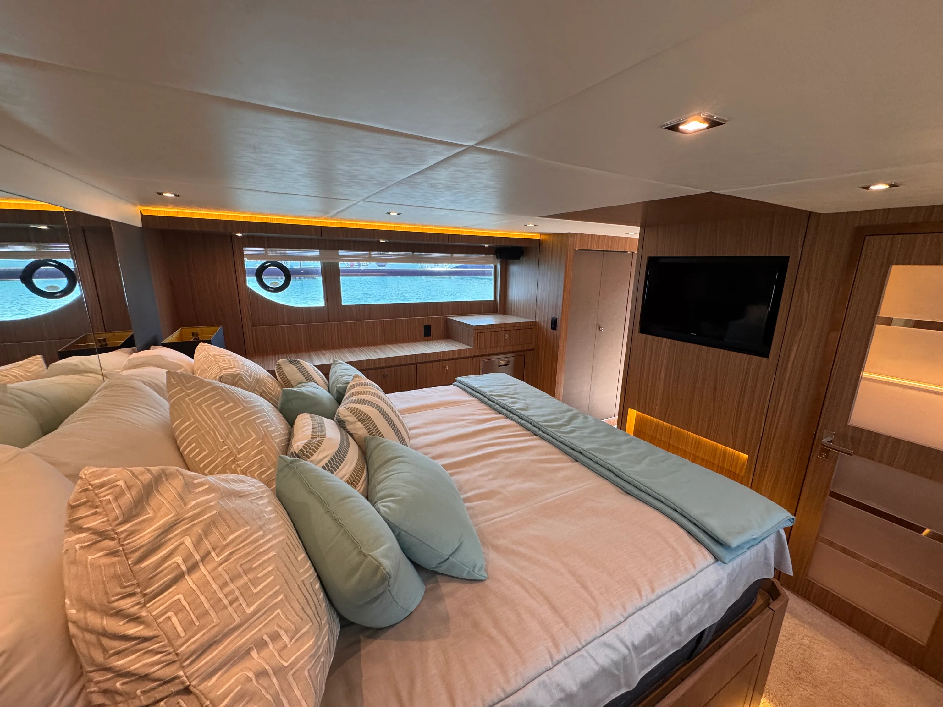 2025 Cruisers Yachts 60 CANTIUS Image Thumbnail #36