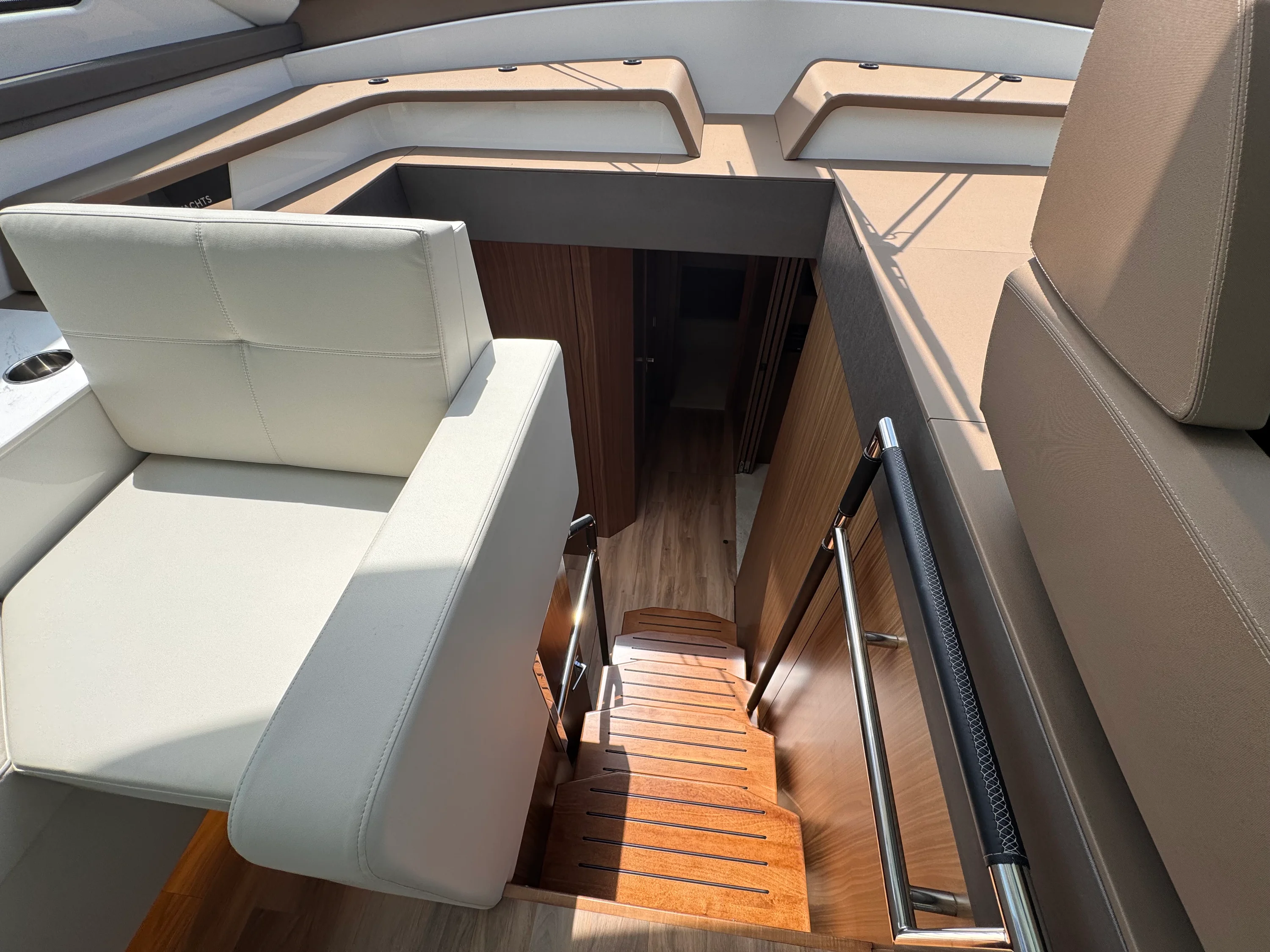 2025 Cruisers Yachts 60 CANTIUS Image Thumbnail #29