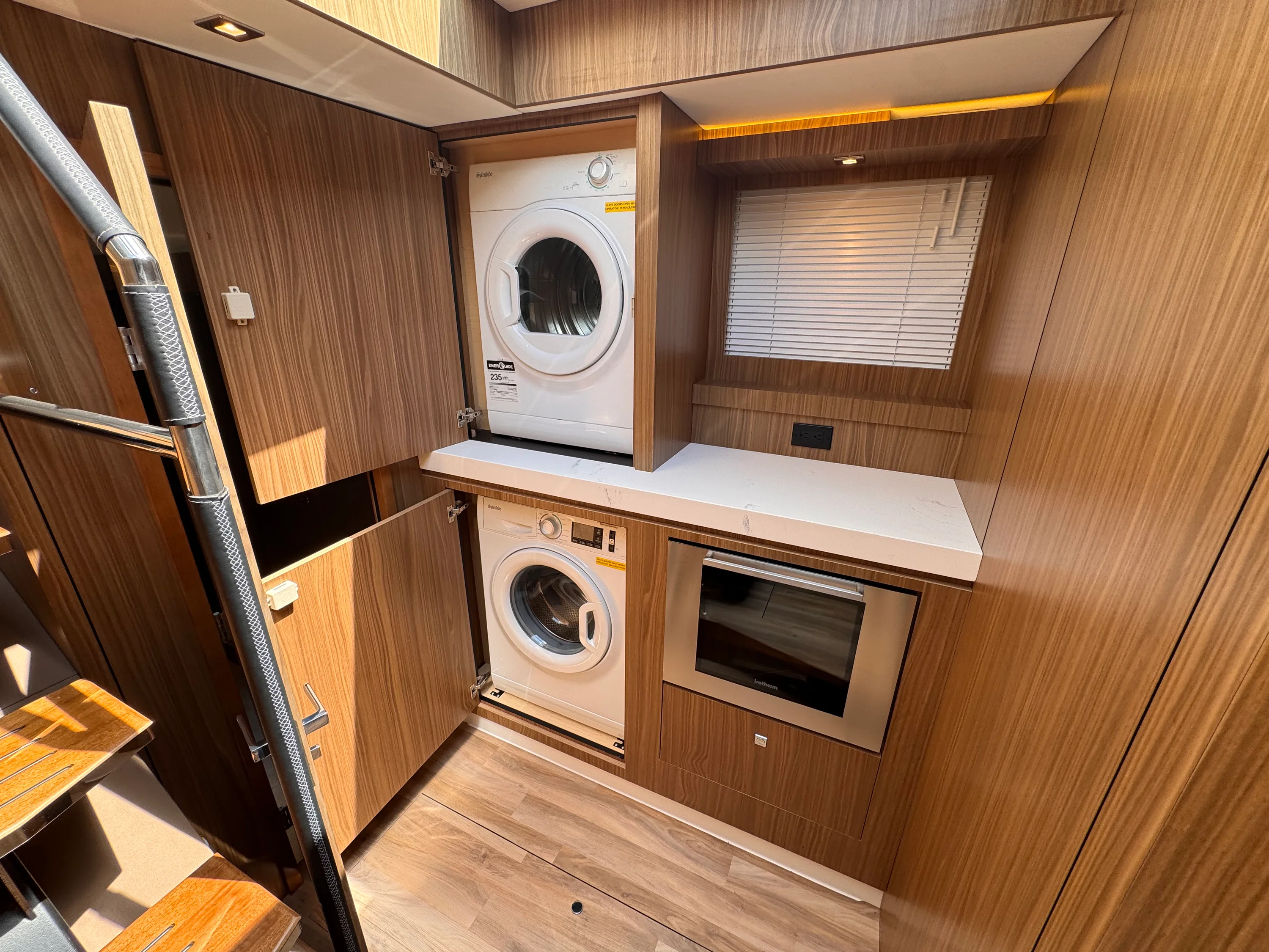 2025 Cruisers Yachts 60 CANTIUS Image Thumbnail #31