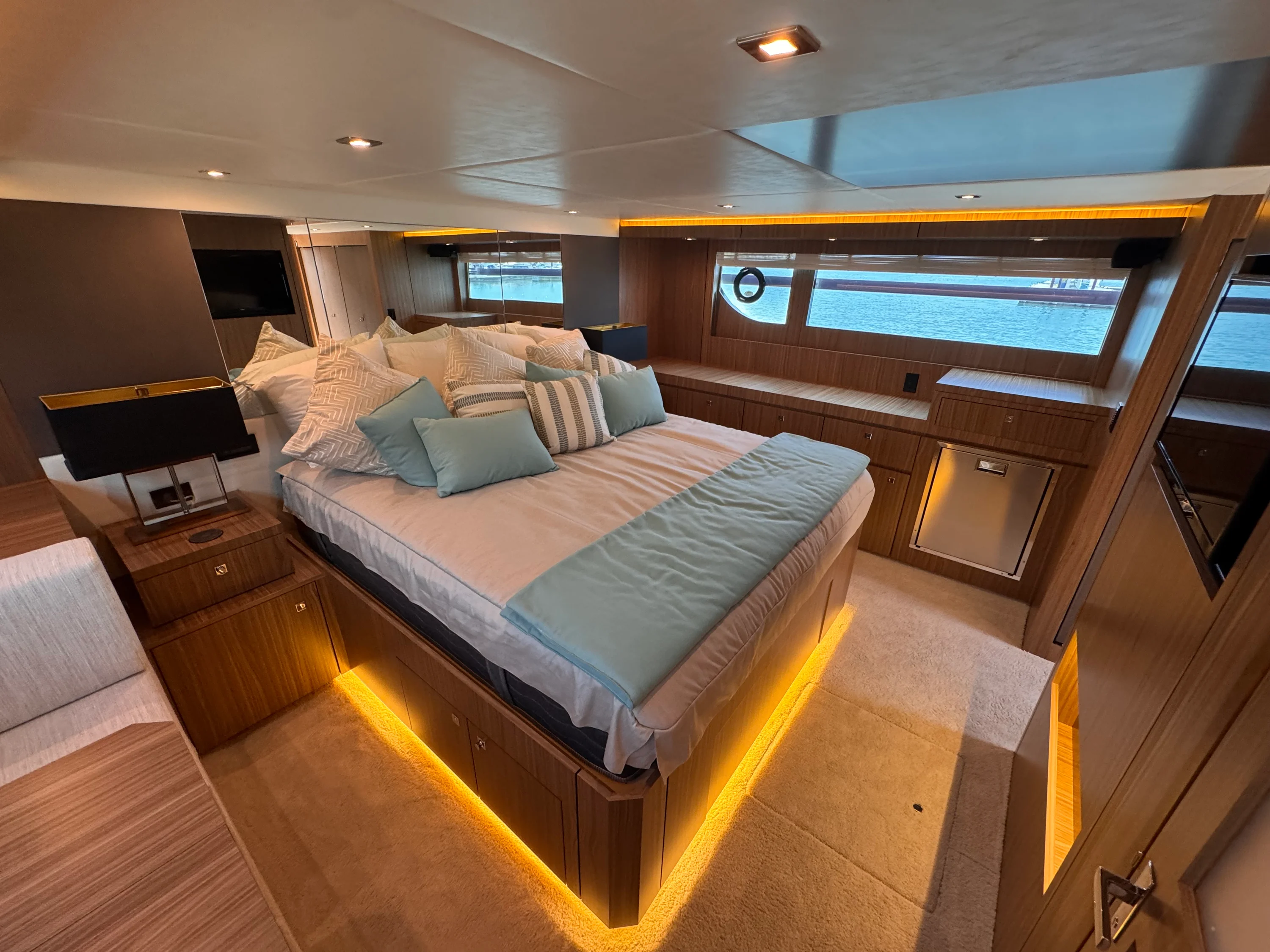 2025 Cruisers Yachts 60 CANTIUS Image Thumbnail #35