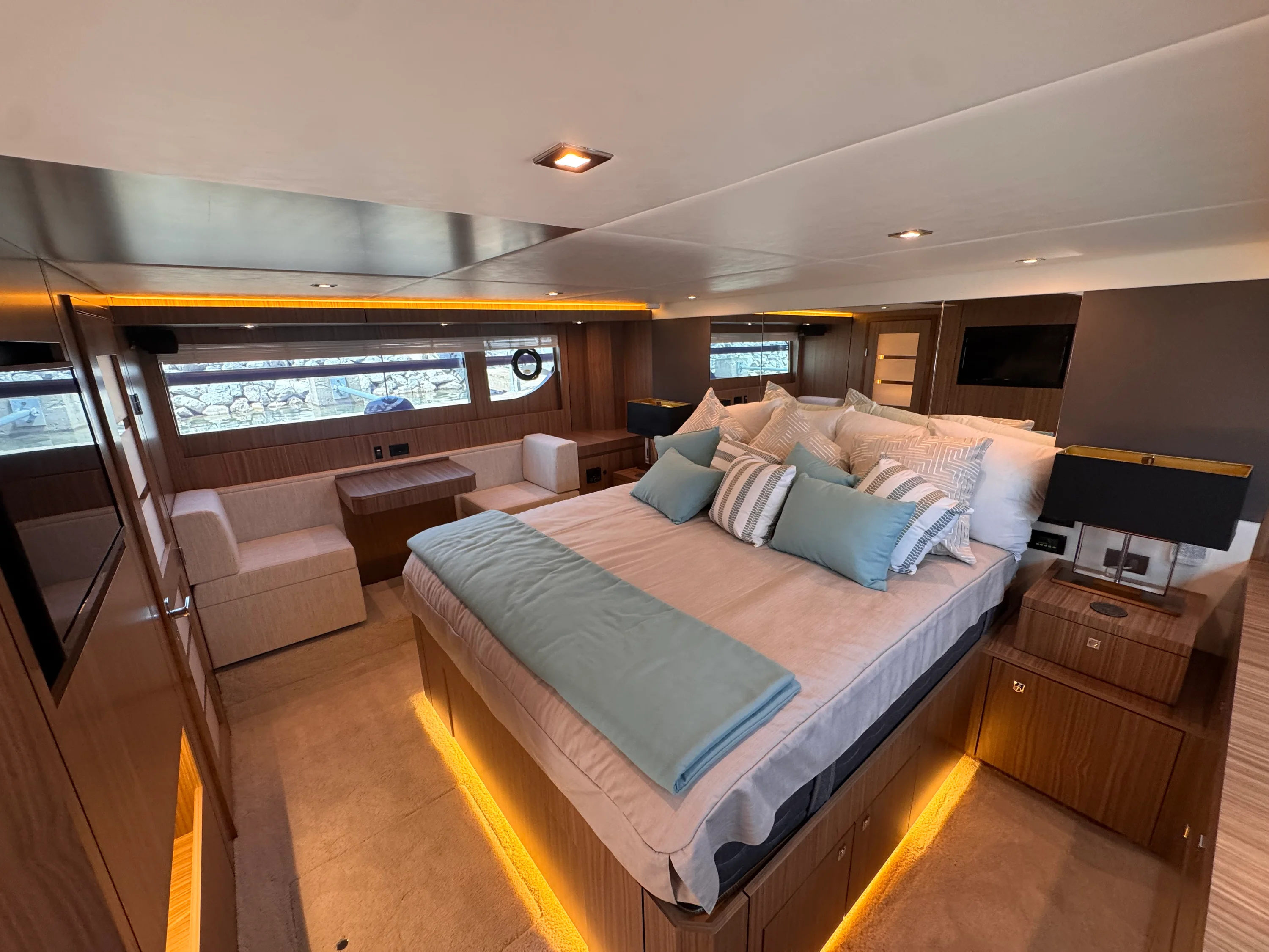 2025 Cruisers Yachts 60 CANTIUS Image Thumbnail #34