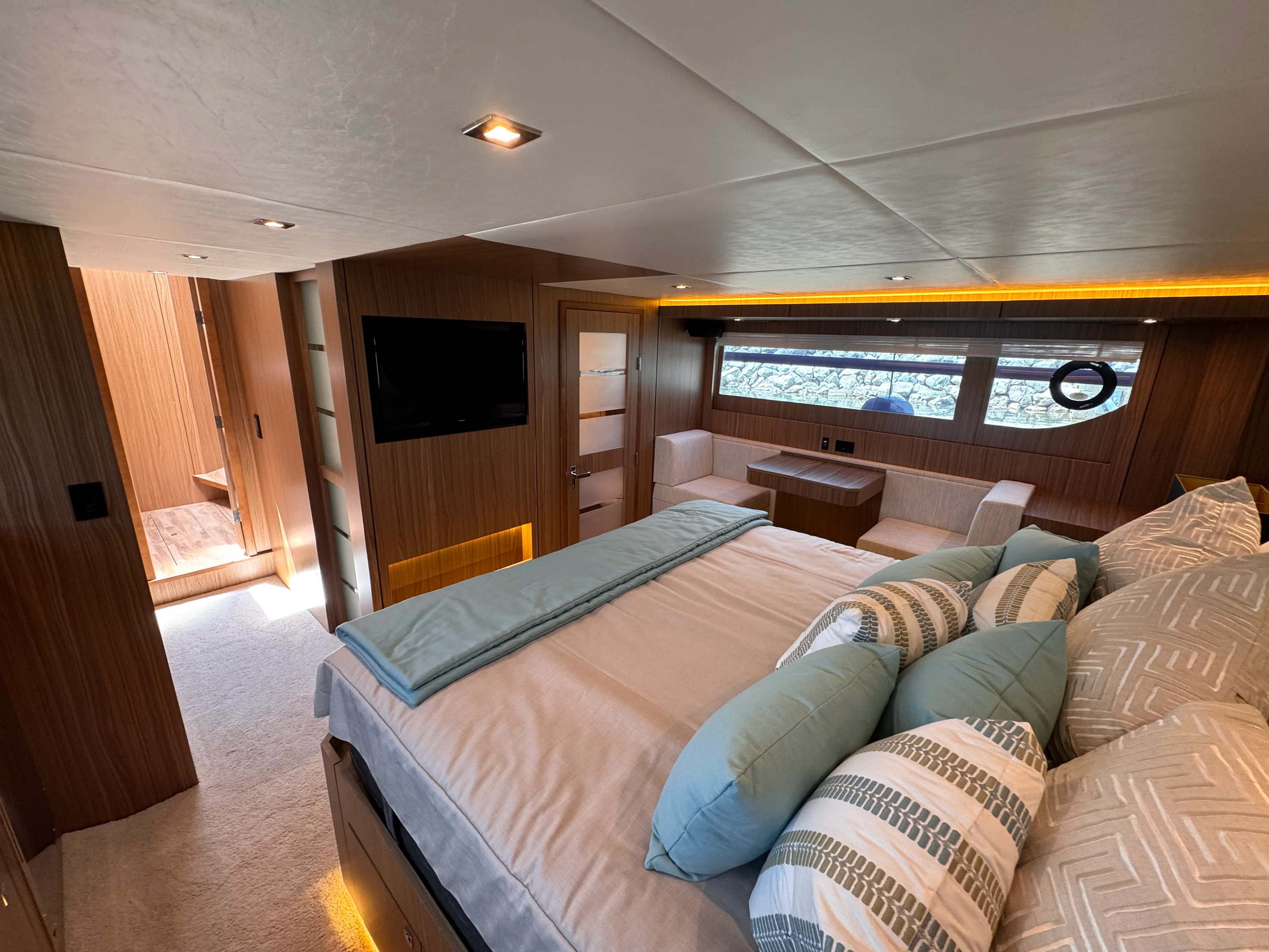 2025 Cruisers Yachts 60 CANTIUS Image Thumbnail #37