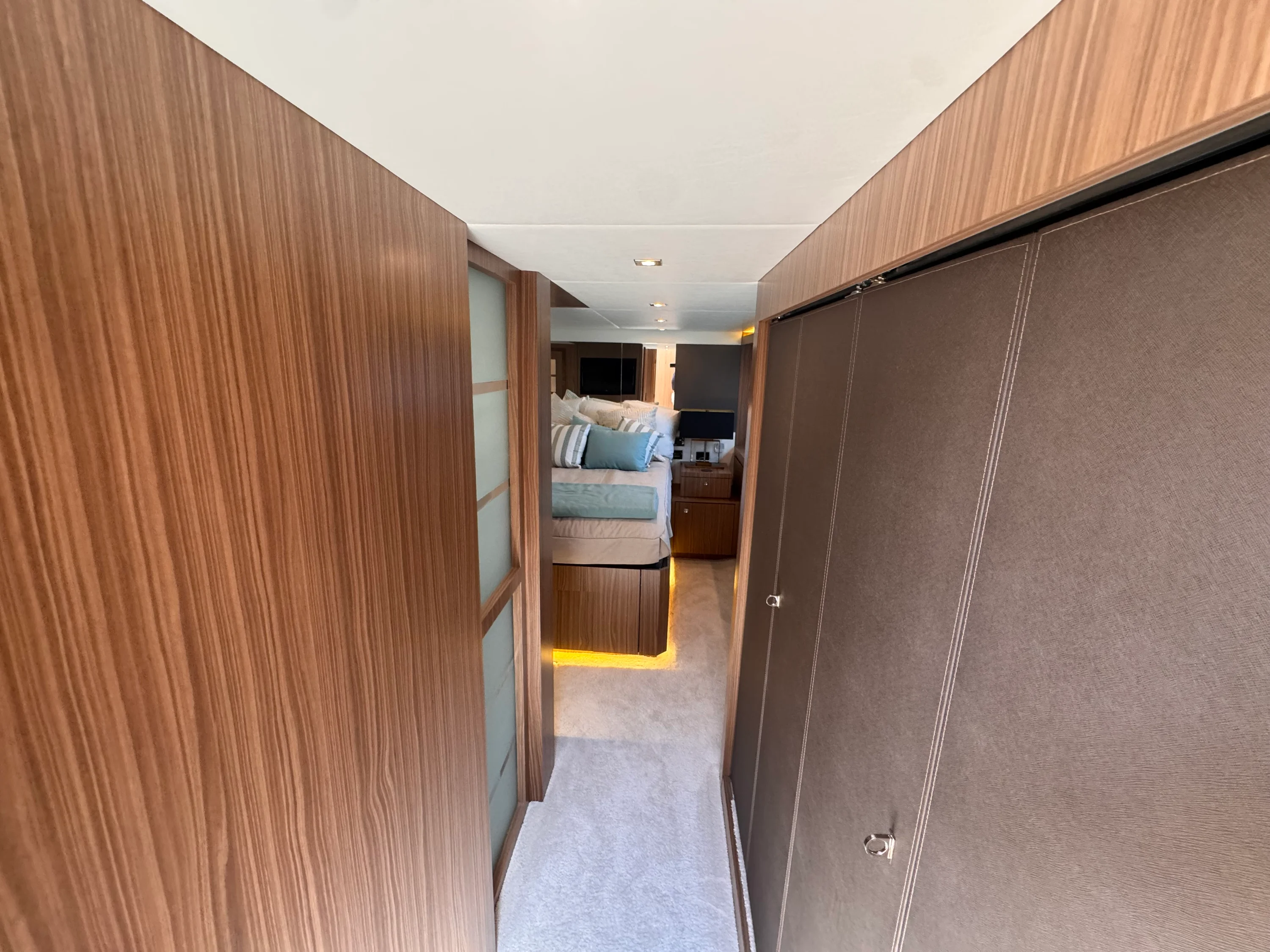 2025 Cruisers Yachts 60 CANTIUS Image Thumbnail #33
