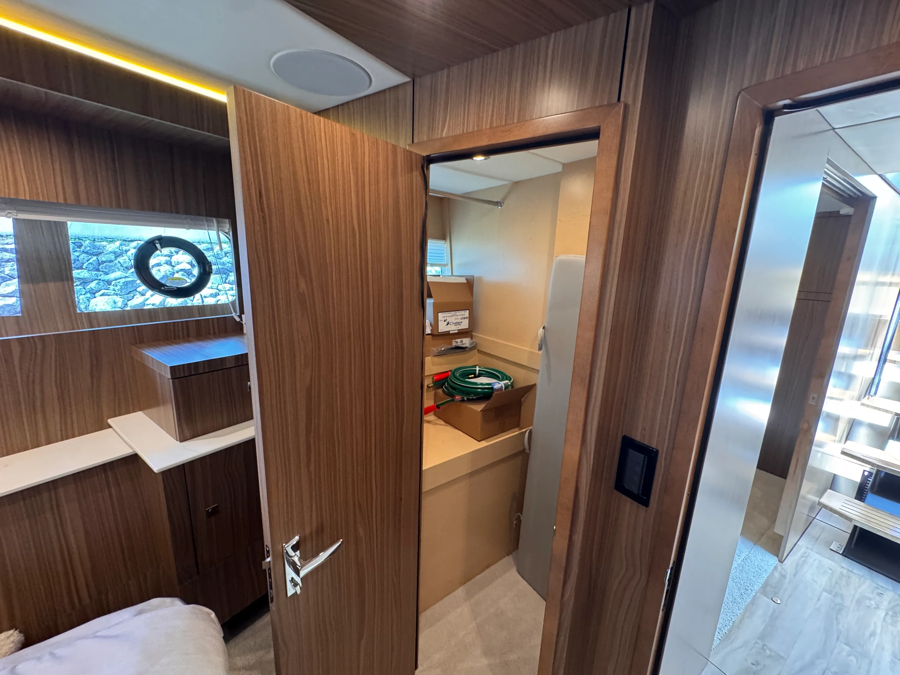 2025 Cruisers Yachts 60 CANTIUS Image Thumbnail #48