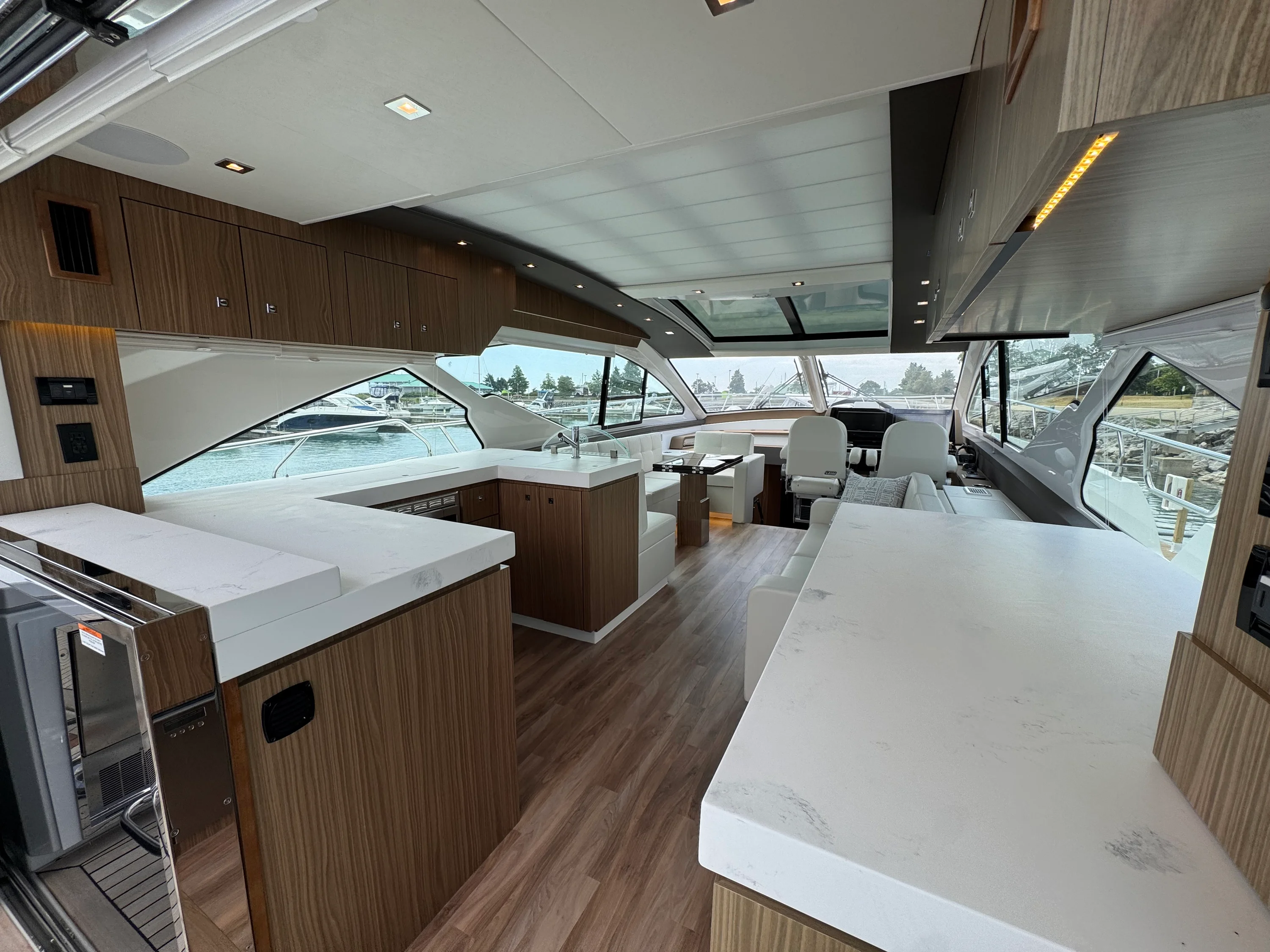 2025 Cruisers Yachts 60 CANTIUS Image Thumbnail #14