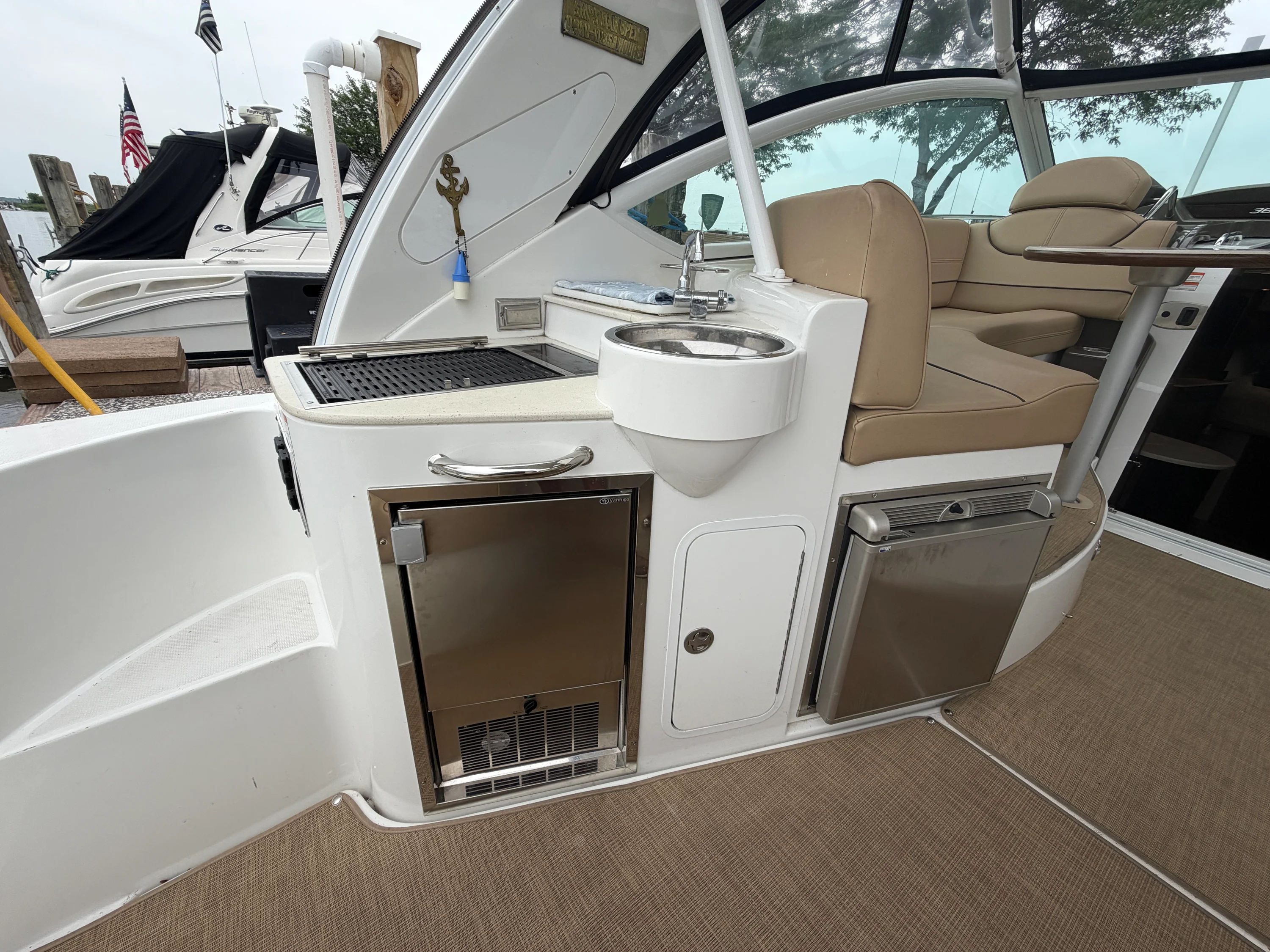 2014 Cruisers Yachts 380 EXPRESS Image Thumbnail #17