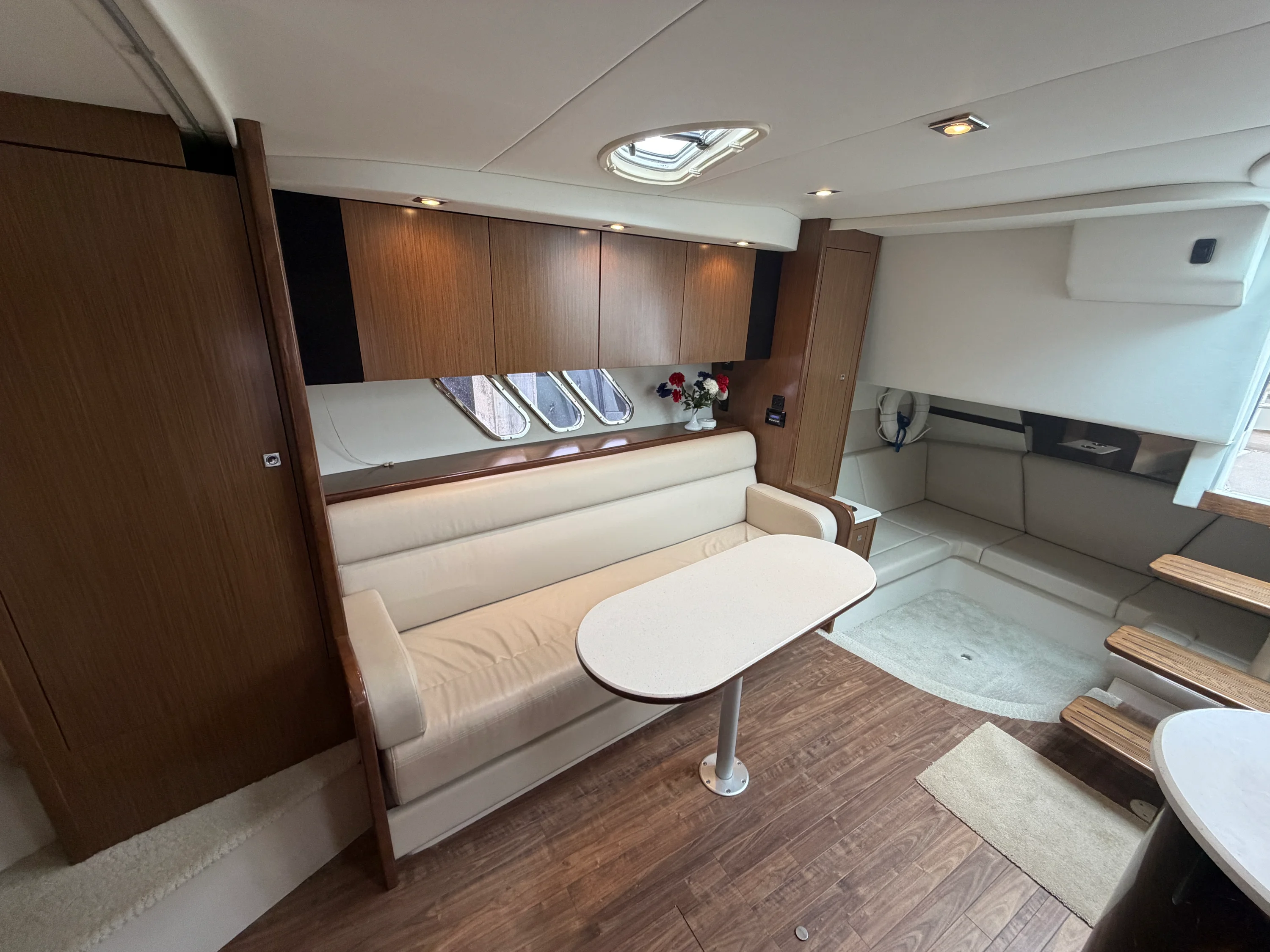 2014 Cruisers Yachts 380 EXPRESS Image Thumbnail #33