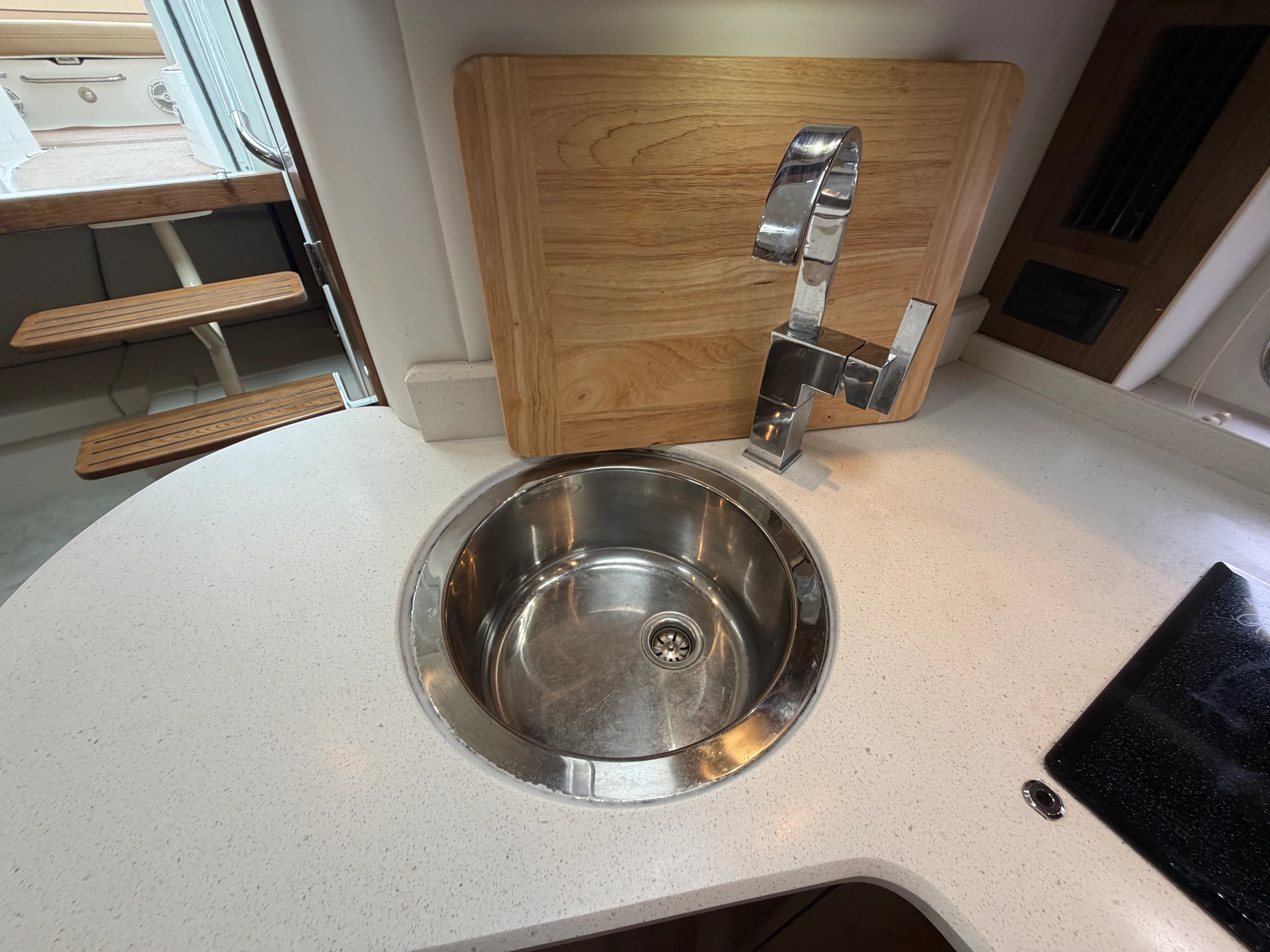 2014 Cruisers Yachts 380 EXPRESS Image Thumbnail #43