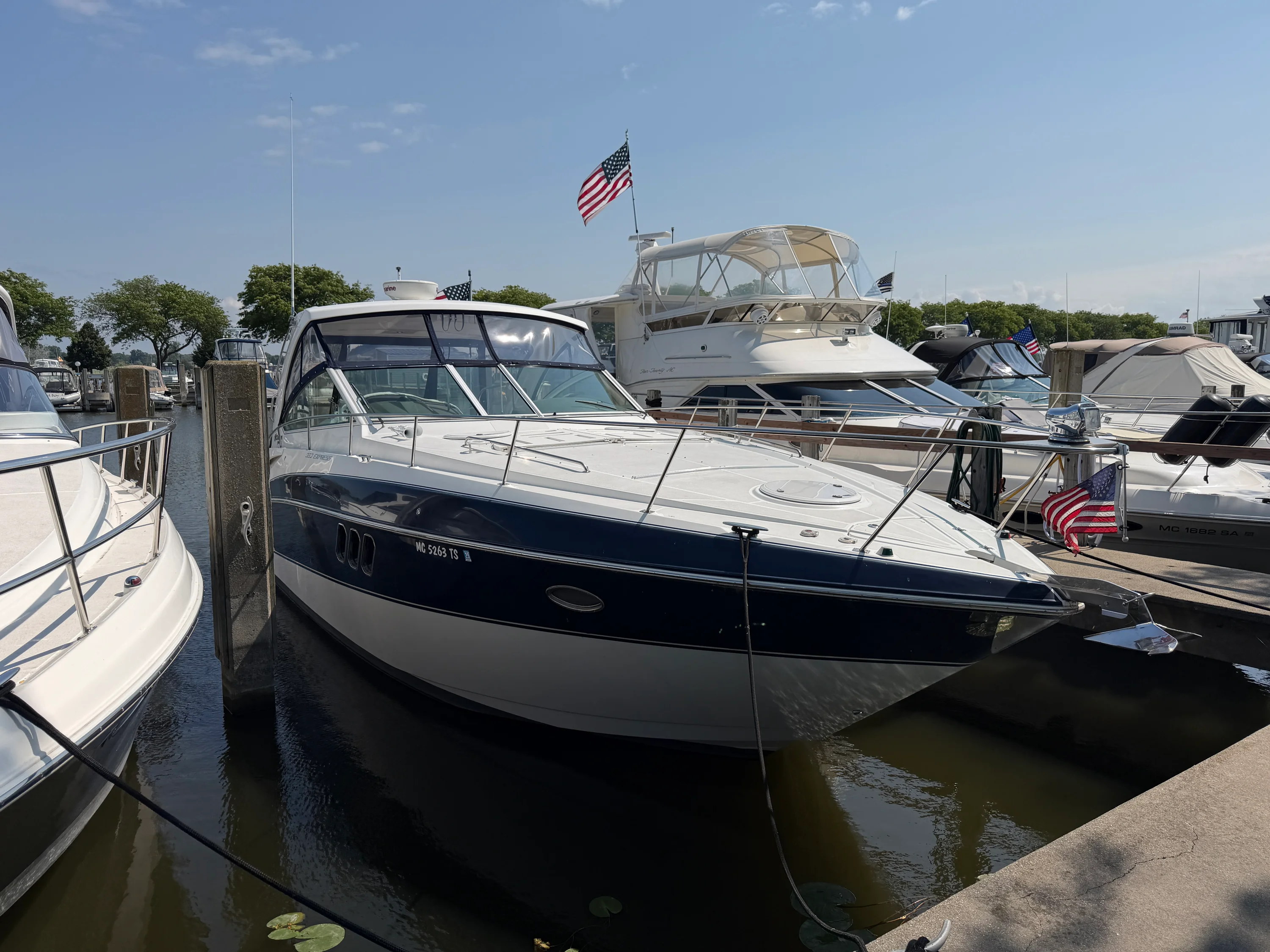 2014 Cruisers Yachts 380 EXPRESS Image Thumbnail #0