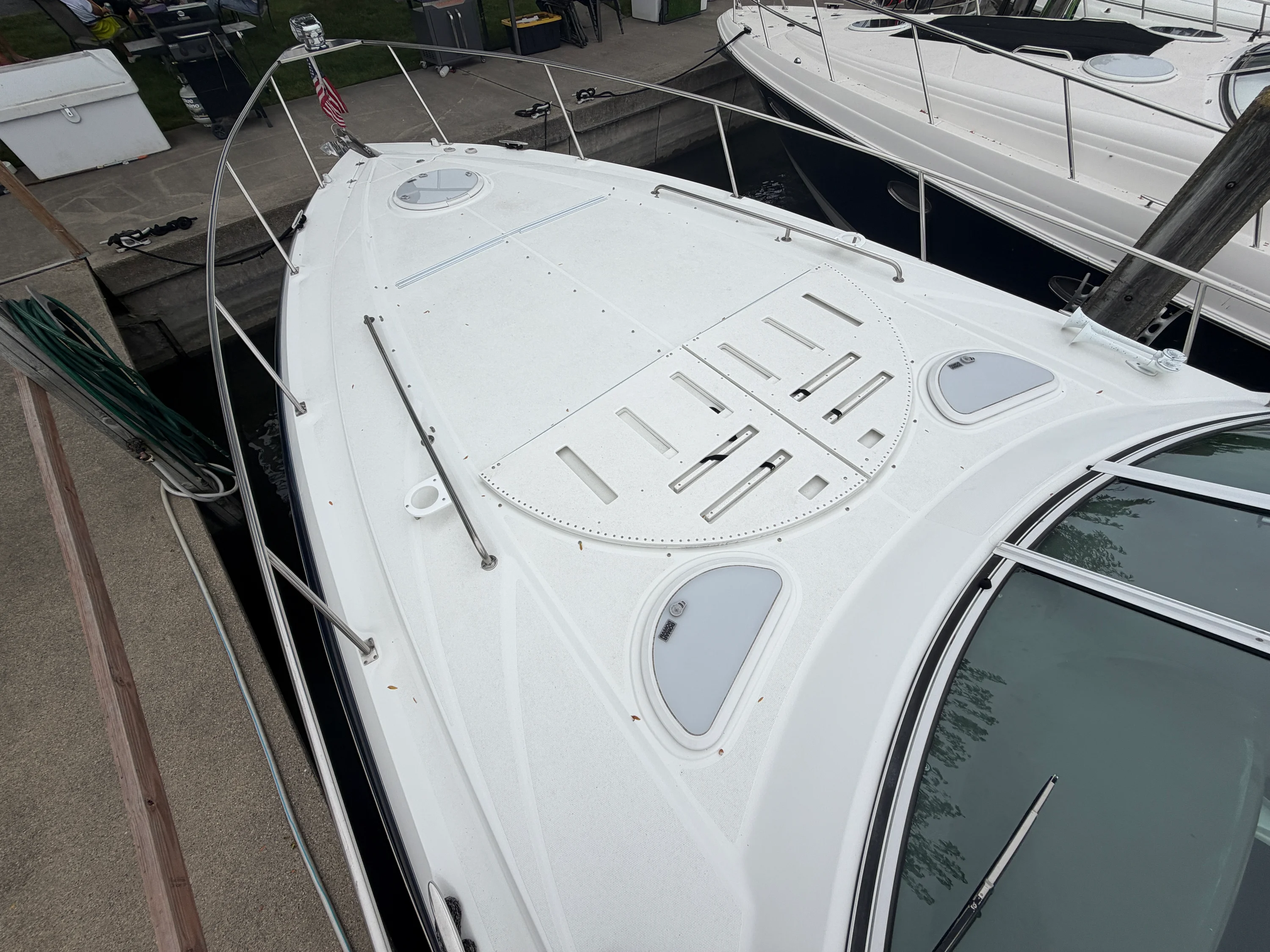 2014 Cruisers Yachts 380 EXPRESS Image Thumbnail #49