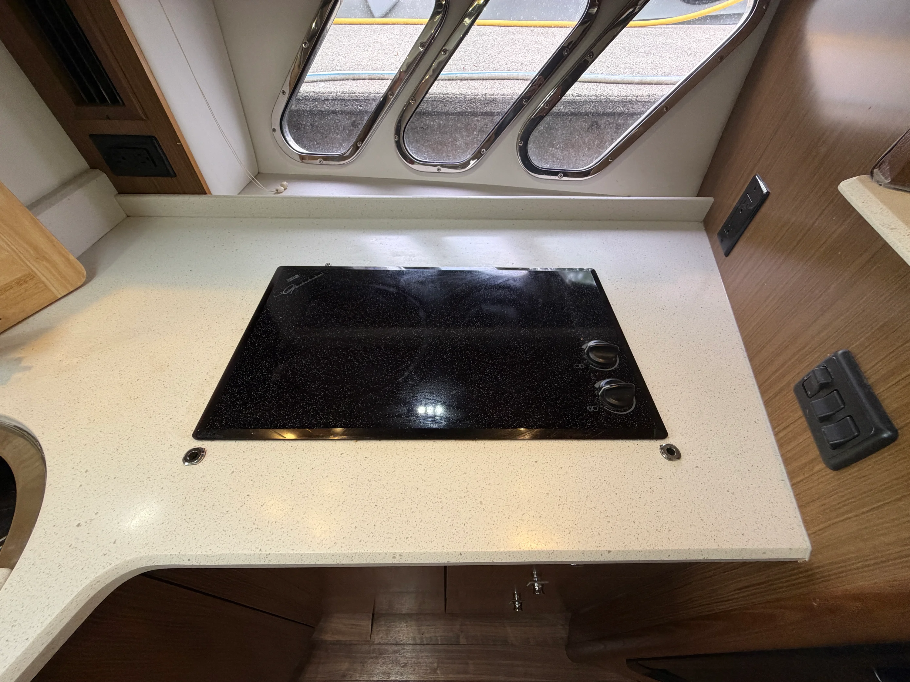 2014 Cruisers Yachts 380 EXPRESS Image Thumbnail #42