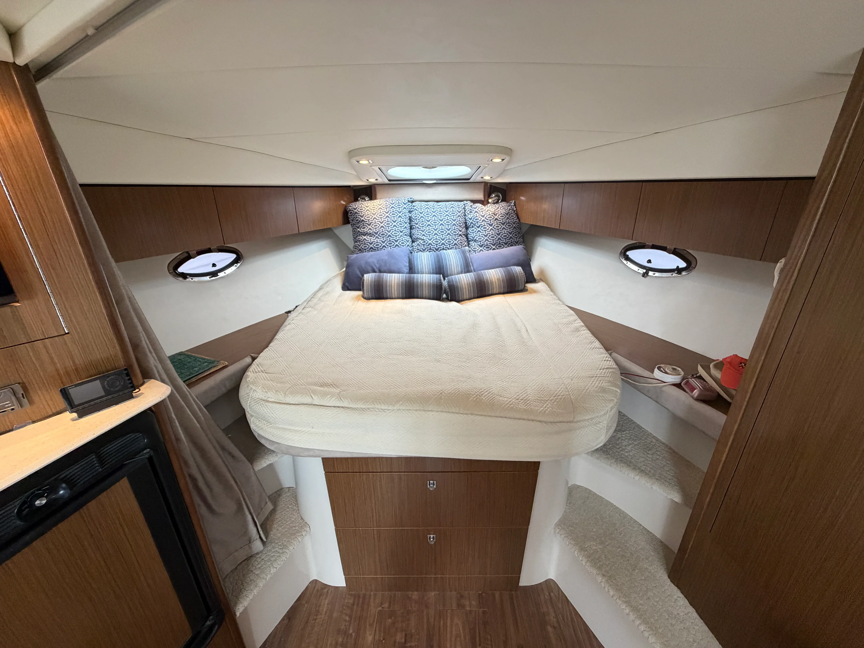 2014 Cruisers Yachts 380 EXPRESS Image Thumbnail #30