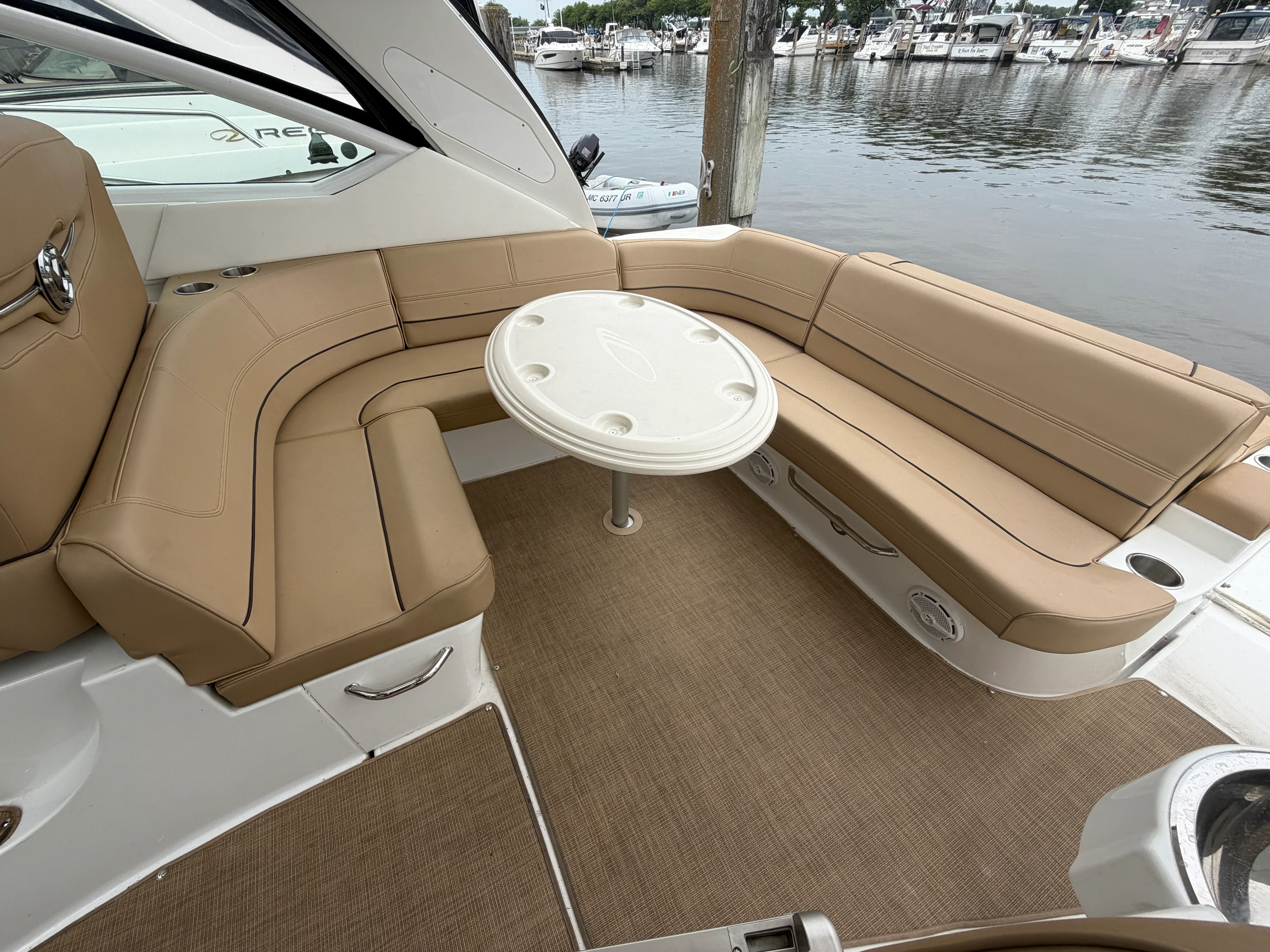 2014 Cruisers Yachts 380 EXPRESS Image Thumbnail #8