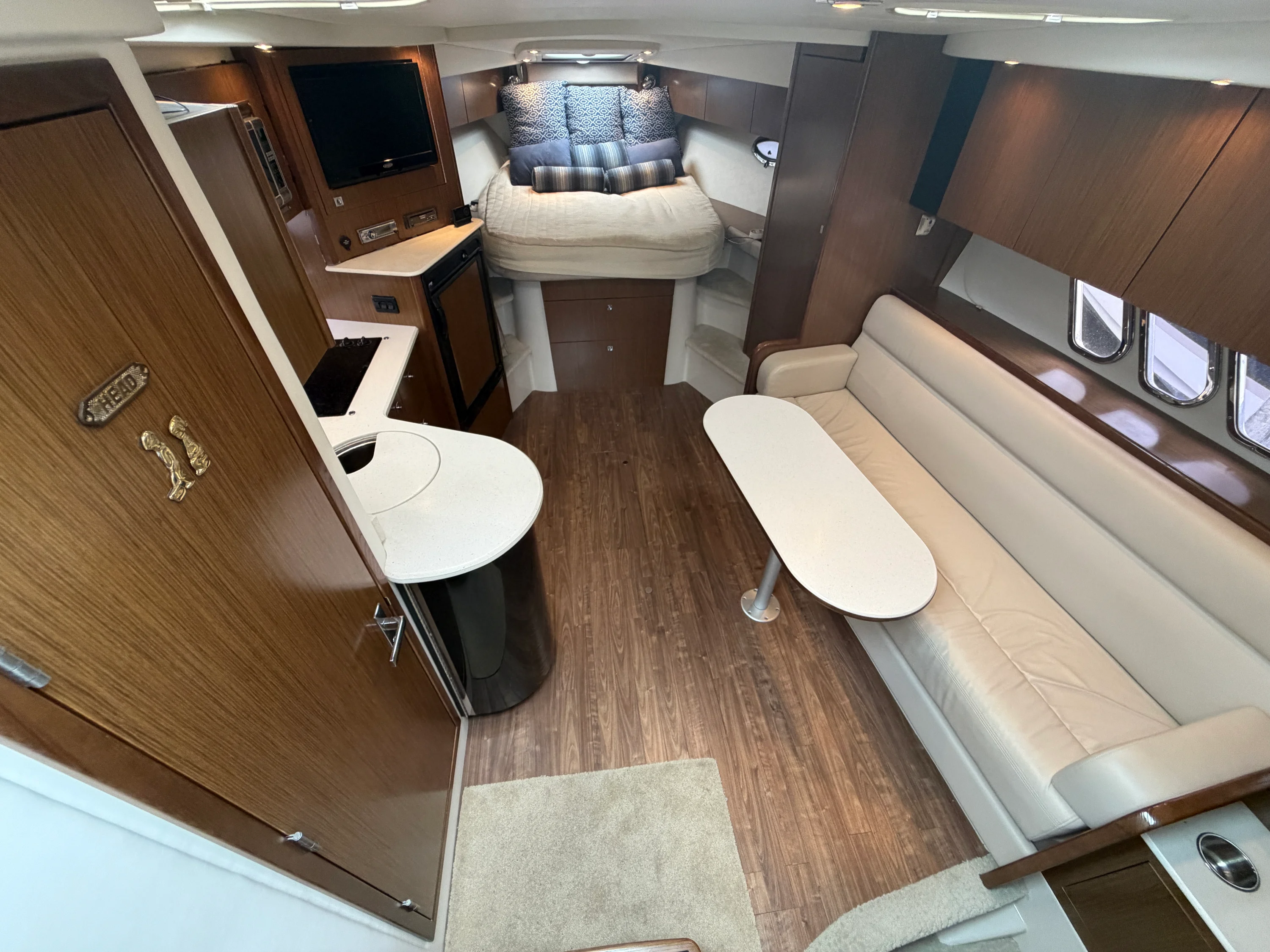 2014 Cruisers Yachts 380 EXPRESS Image Thumbnail #27