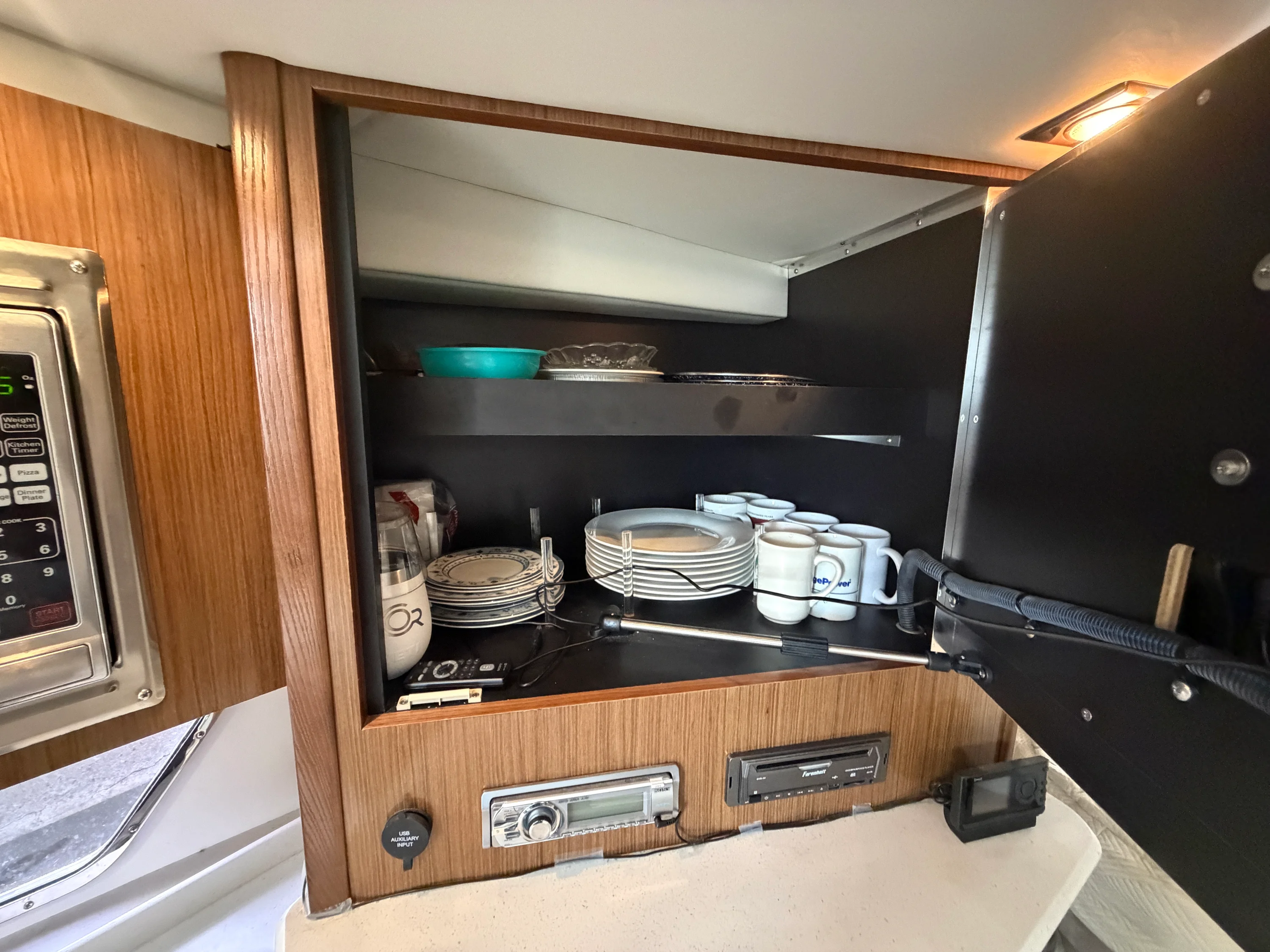 2014 Cruisers Yachts 380 EXPRESS Image Thumbnail #39