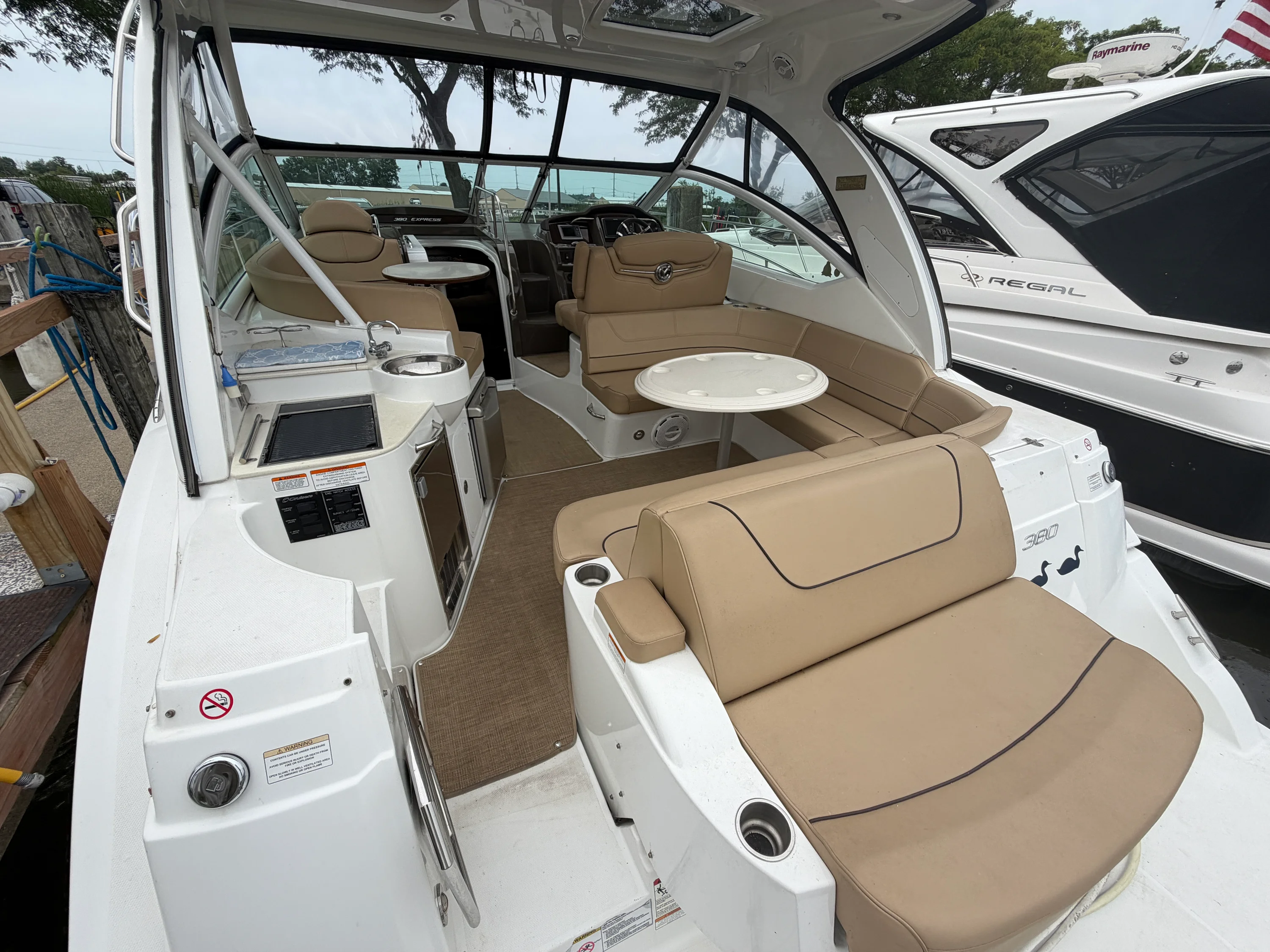 2014 Cruisers Yachts 380 EXPRESS Image Thumbnail #5