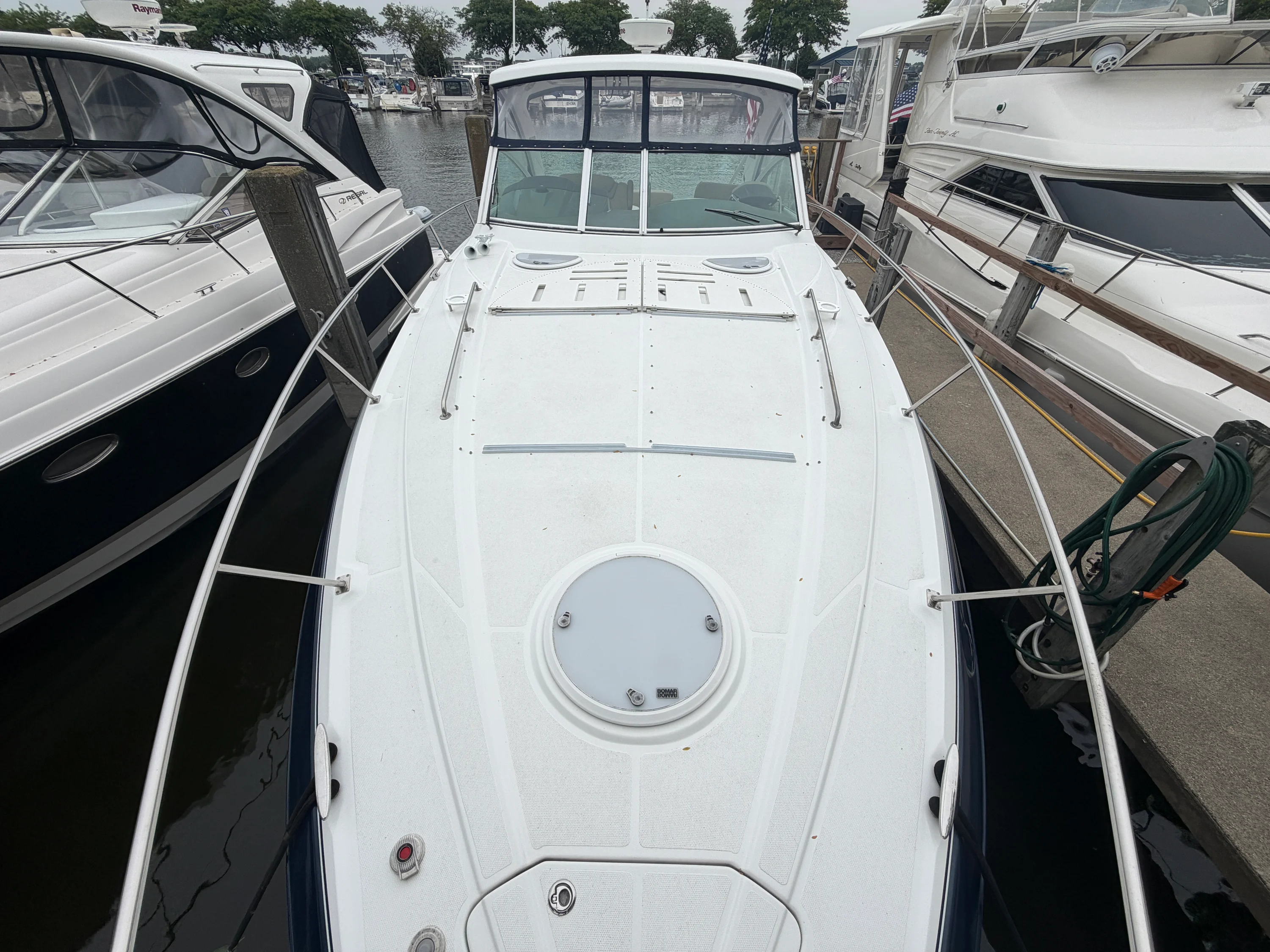 2014 Cruisers Yachts 380 EXPRESS Image Thumbnail #48