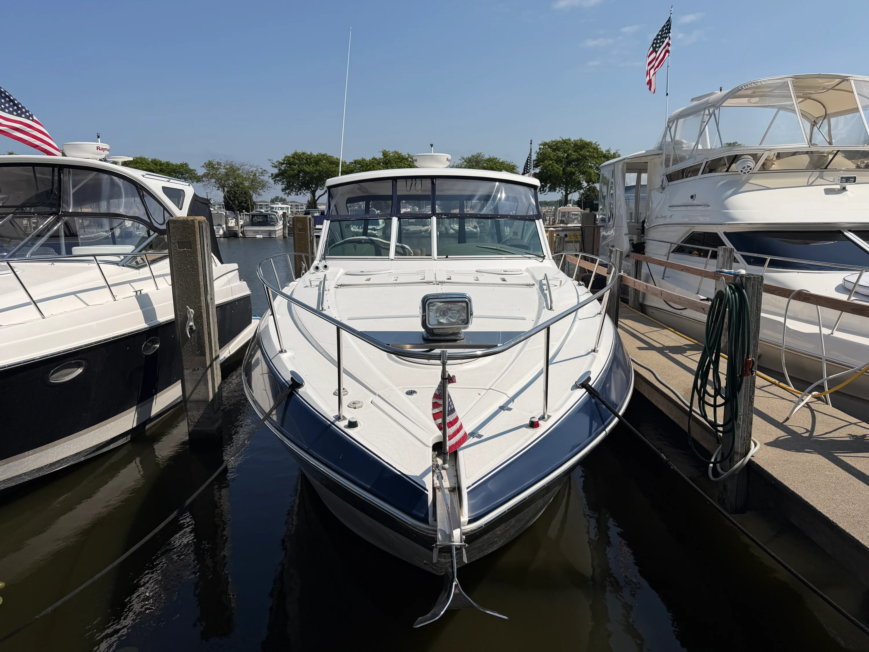 2014 Cruisers Yachts 380 EXPRESS Image Thumbnail #1