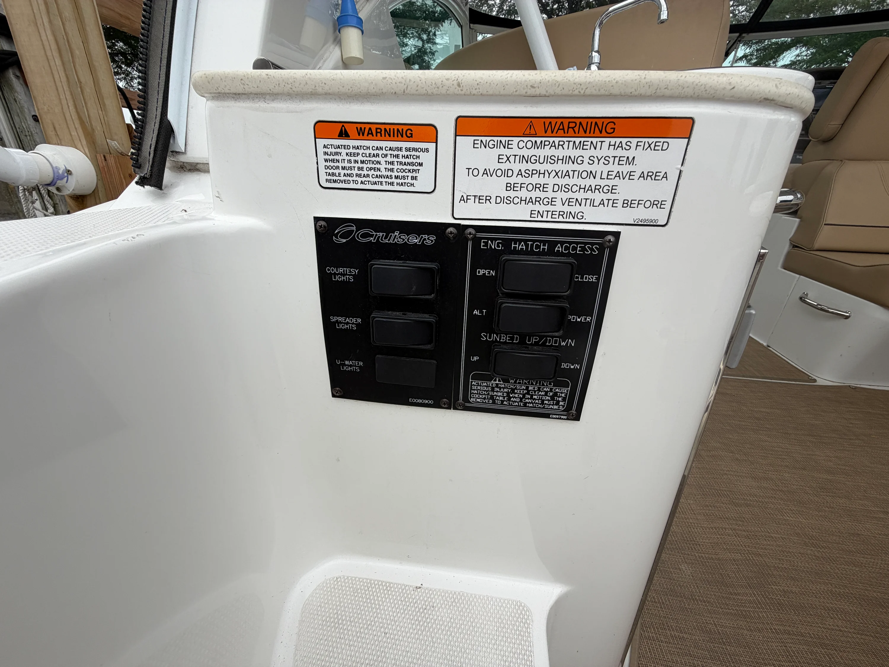 2014 Cruisers Yachts 380 EXPRESS Image Thumbnail #22