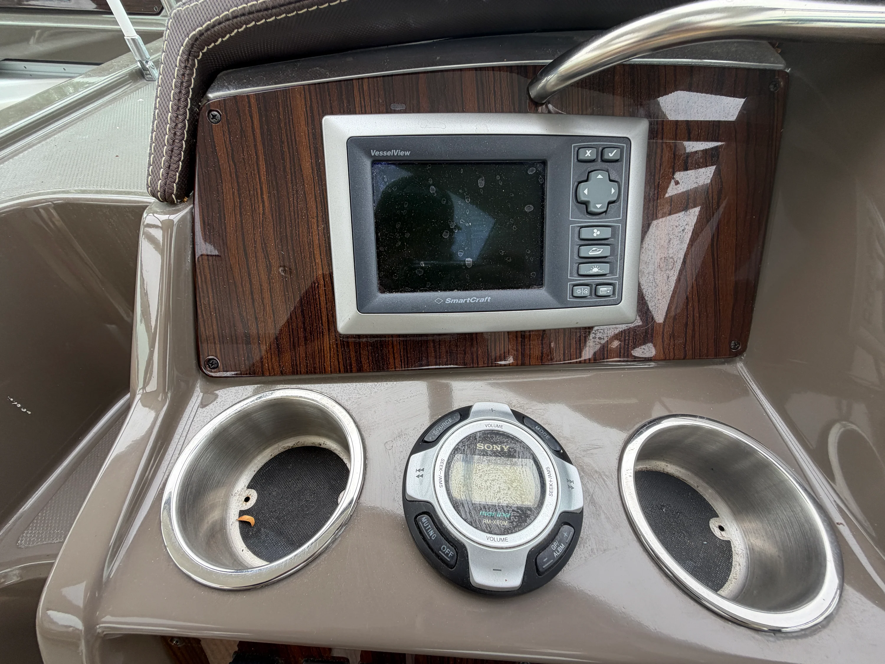 2014 Cruisers Yachts 380 EXPRESS Image Thumbnail #15