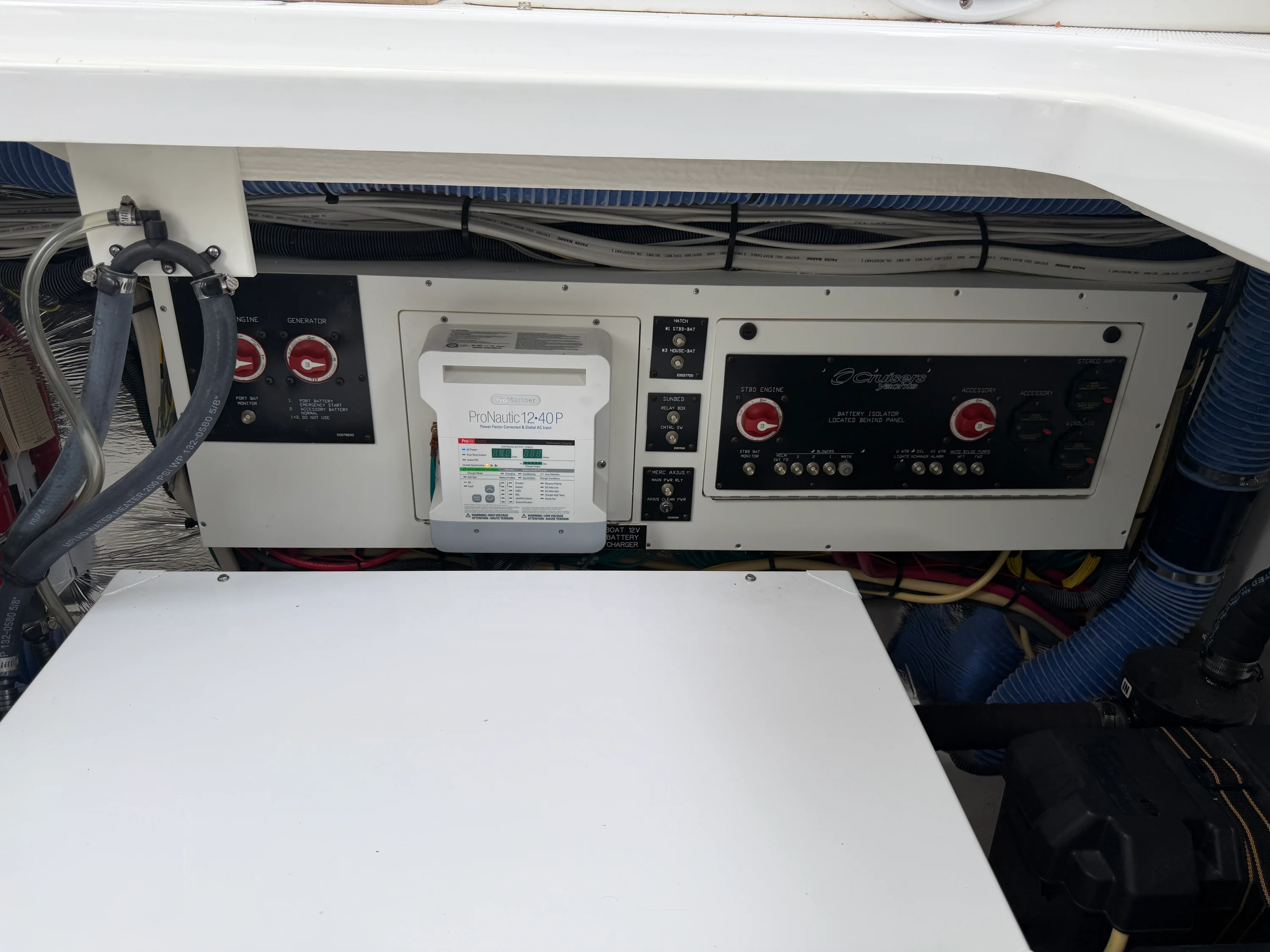 2014 Cruisers Yachts 380 EXPRESS Image Thumbnail #59