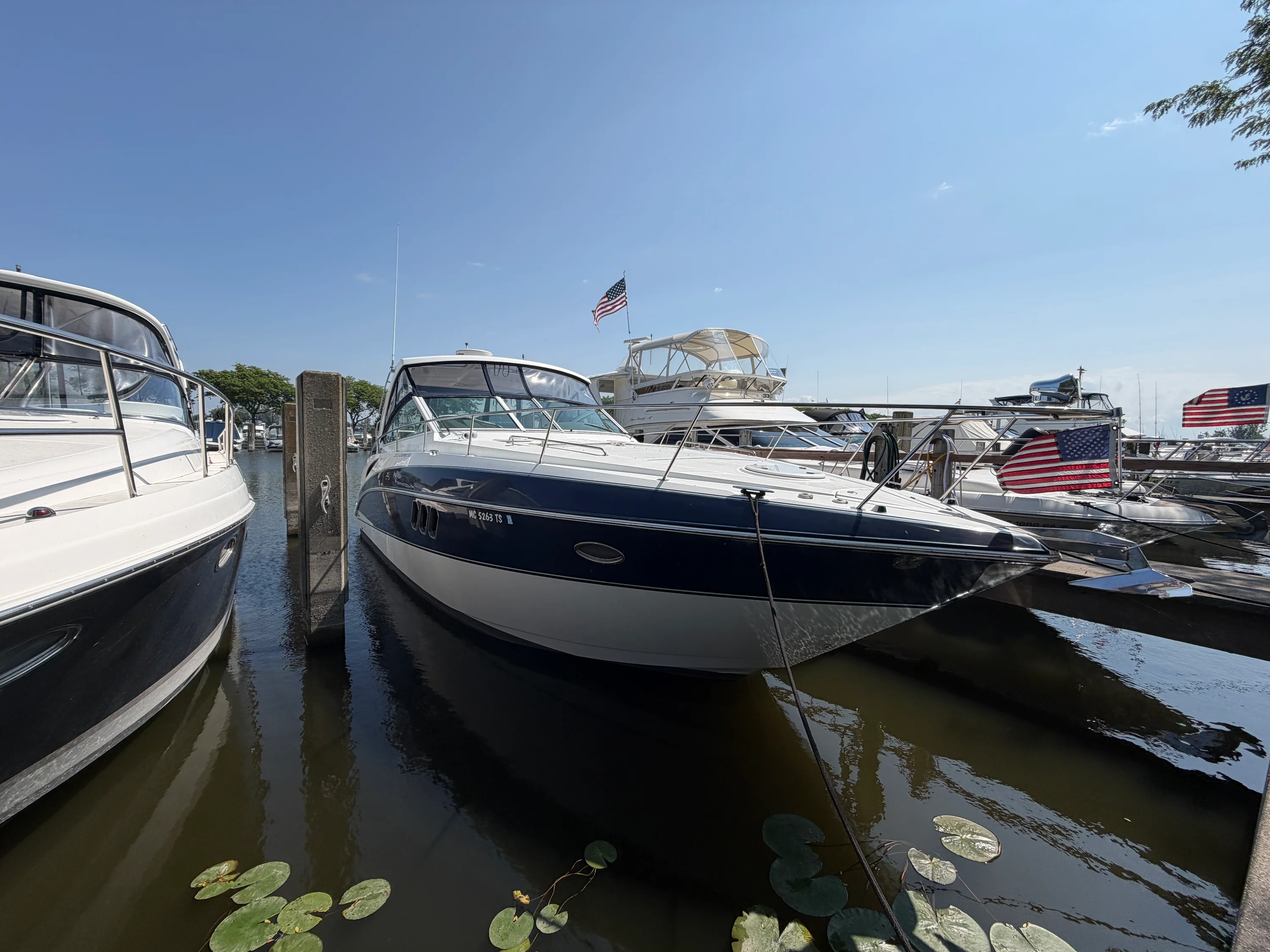 2014 Cruisers Yachts 380 EXPRESS Image Thumbnail #60