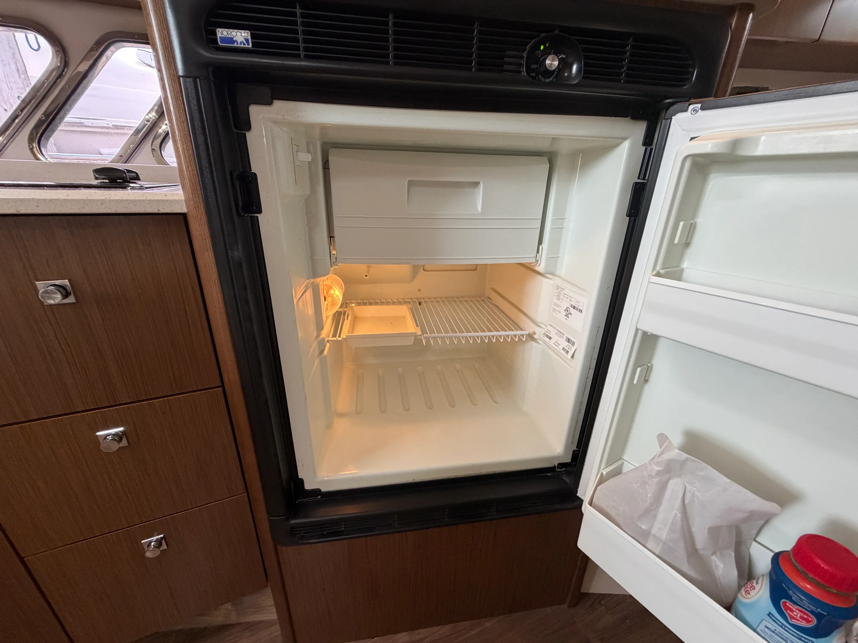 2014 Cruisers Yachts 380 EXPRESS Image Thumbnail #40