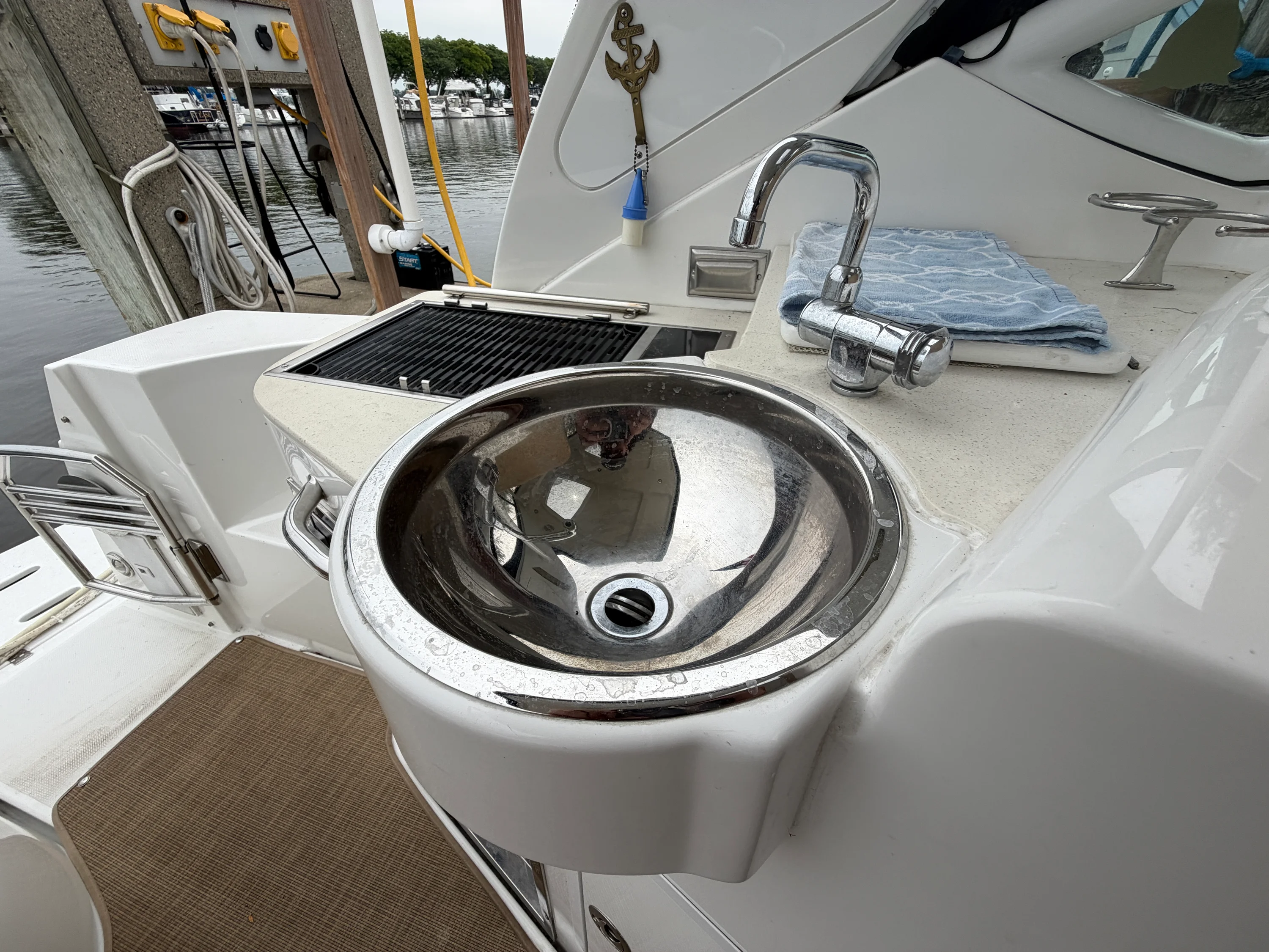 2014 Cruisers Yachts 380 EXPRESS Image Thumbnail #20