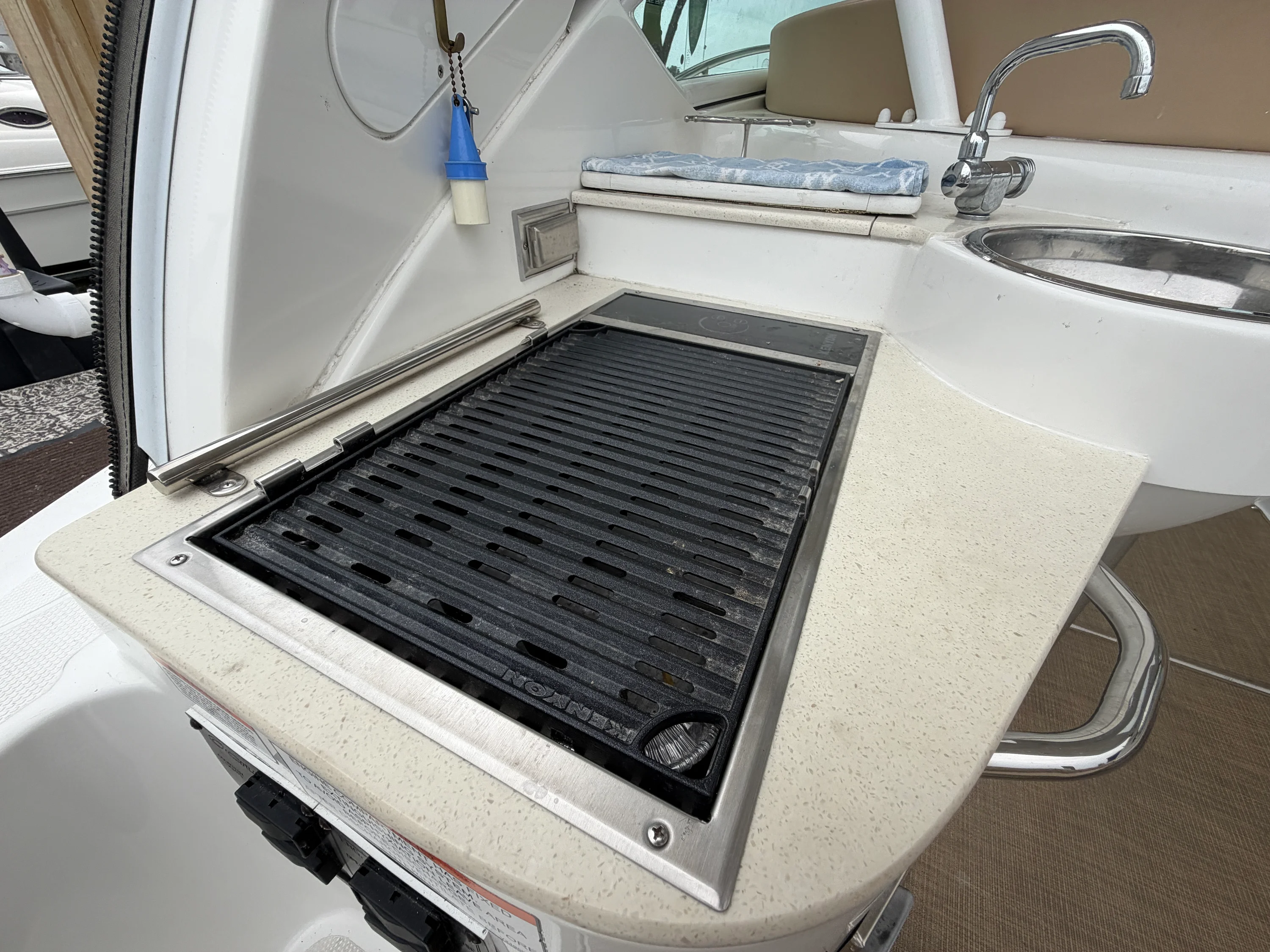 2014 Cruisers Yachts 380 EXPRESS Image Thumbnail #21
