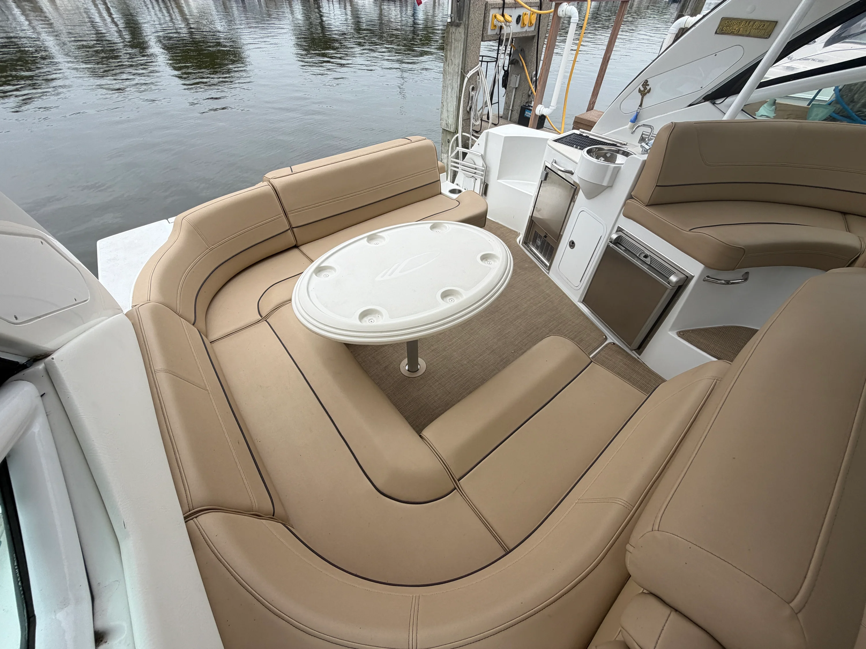 2014 Cruisers Yachts 380 EXPRESS Image Thumbnail #9