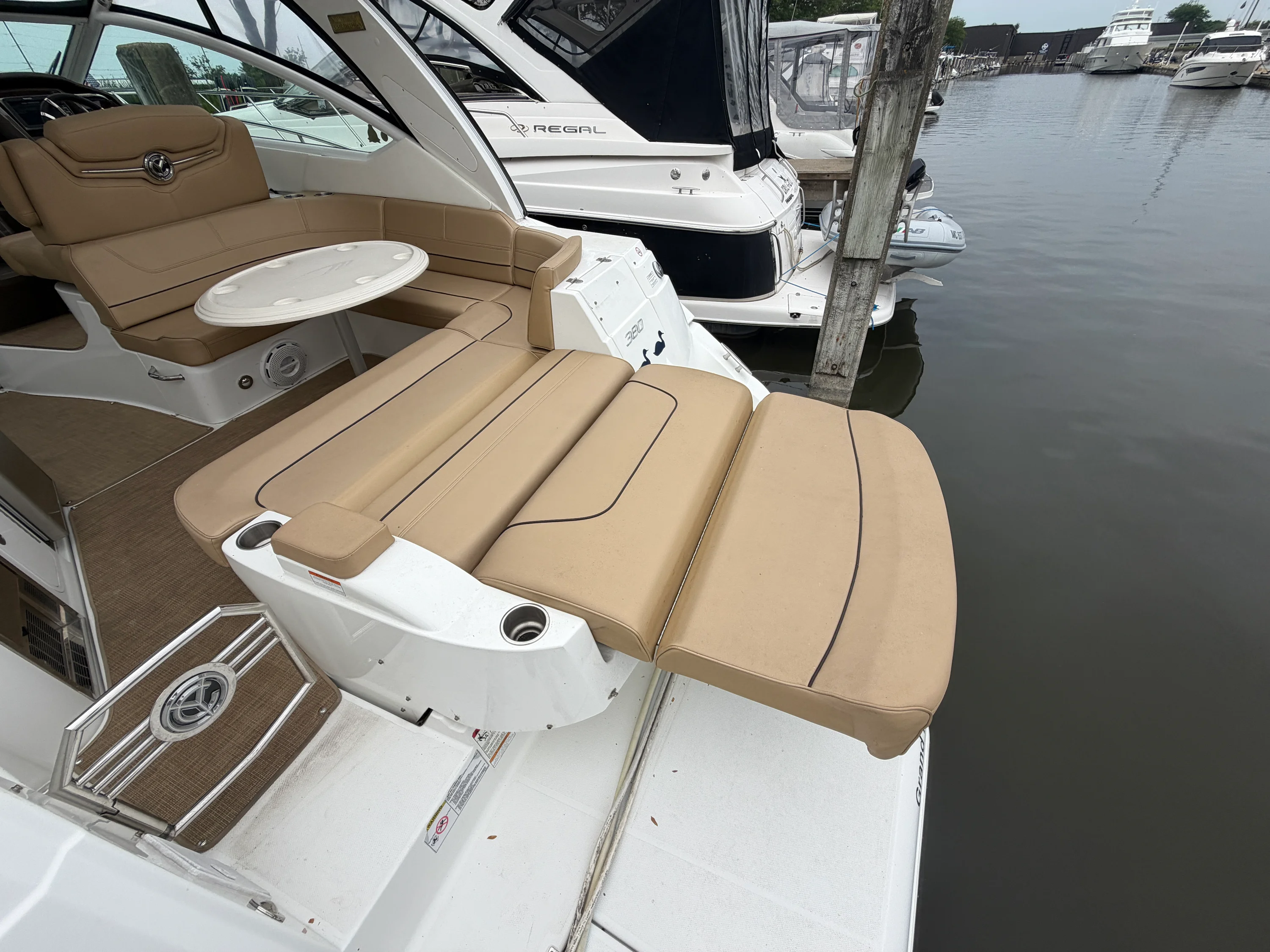 2014 Cruisers Yachts 380 EXPRESS Image Thumbnail #24