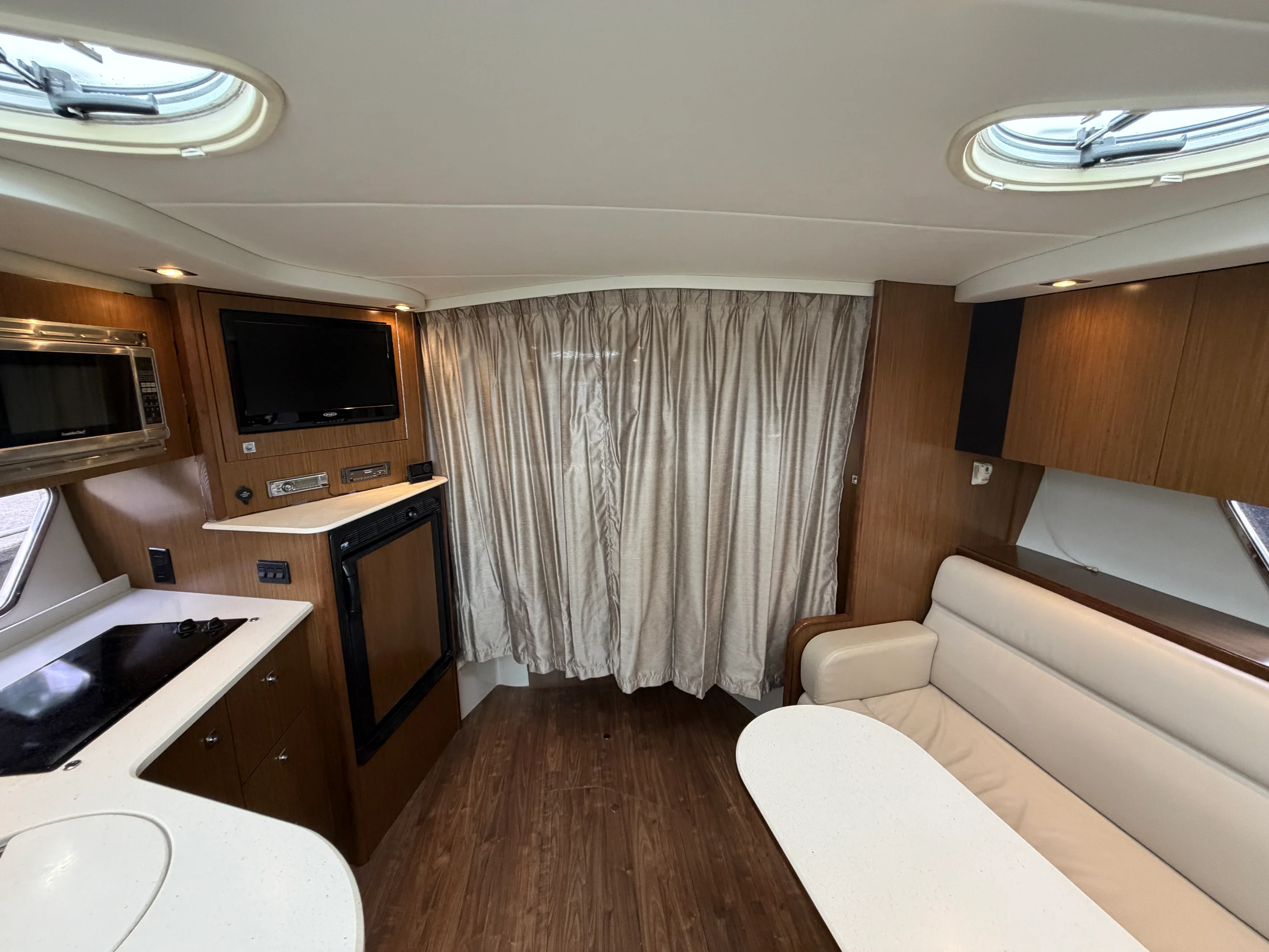 2014 Cruisers Yachts 380 EXPRESS Image Thumbnail #32